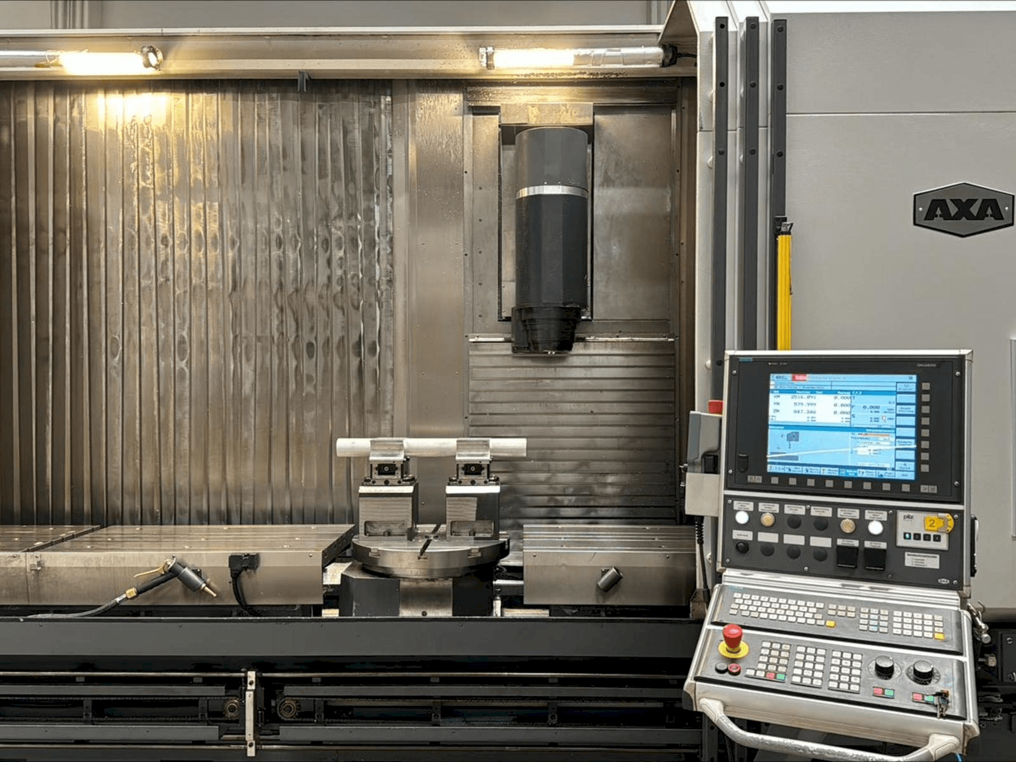 Widok z przodu maszyny AXA VHC-2