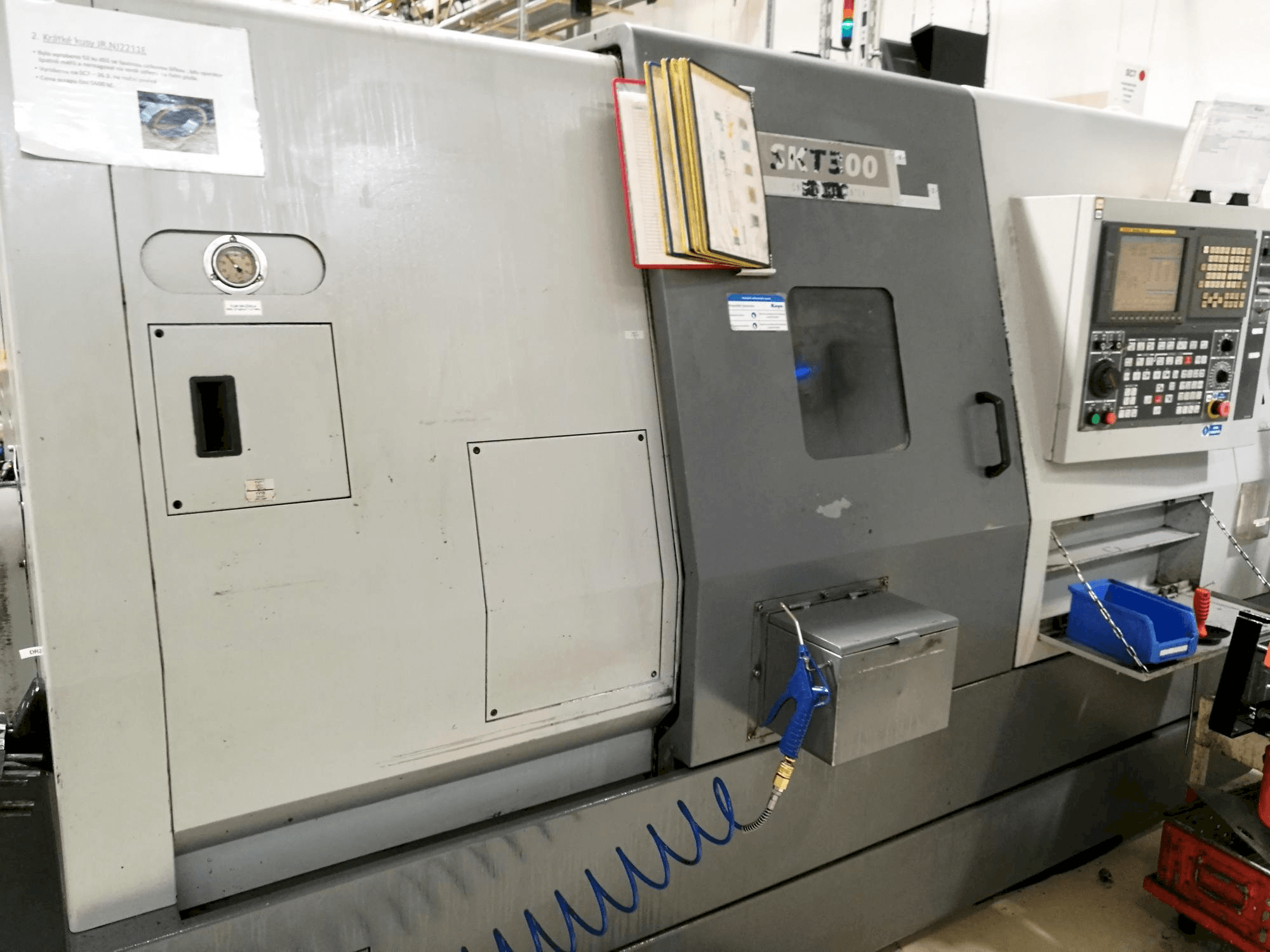 Widok z przodu maszyny Hyundai Kia SKT 300