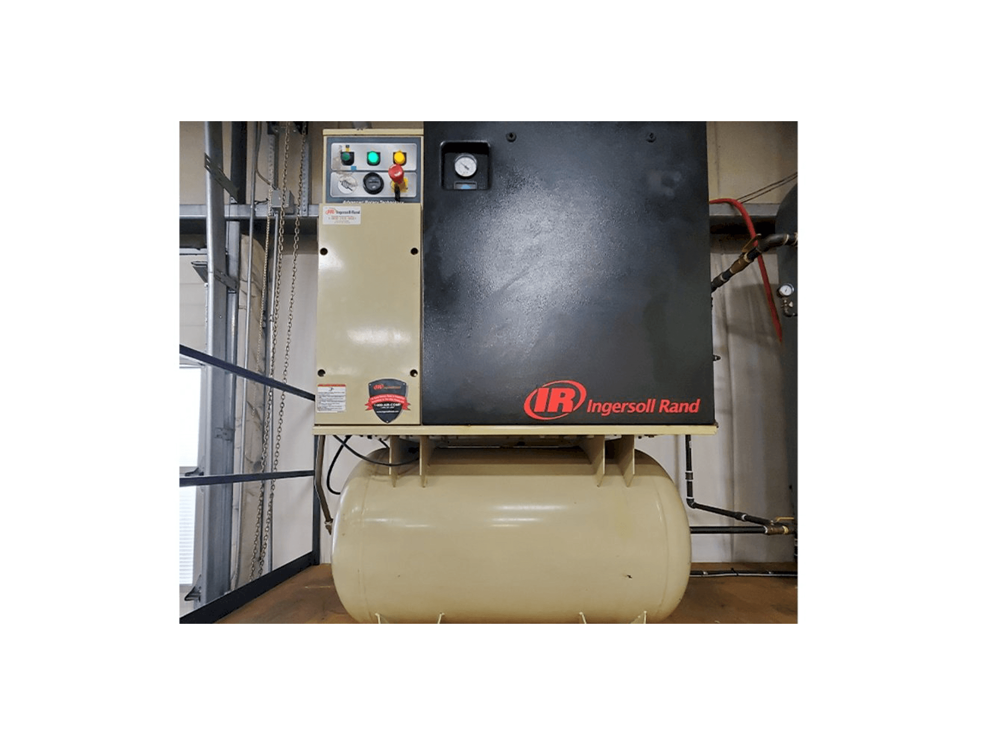 Widok z przodu maszyny Ingersoll Rand UP6-15cTAS-125