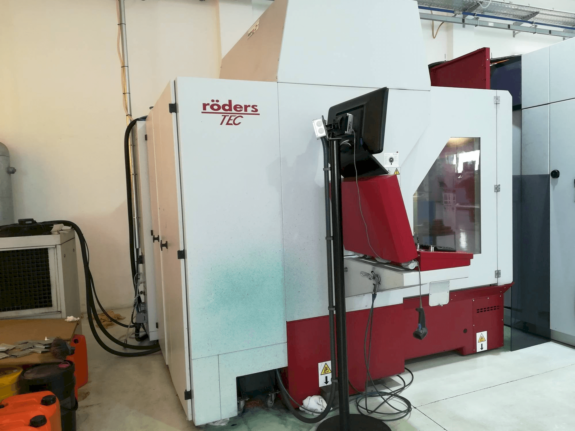 Widok z przodu maszyny Röders RXP 801