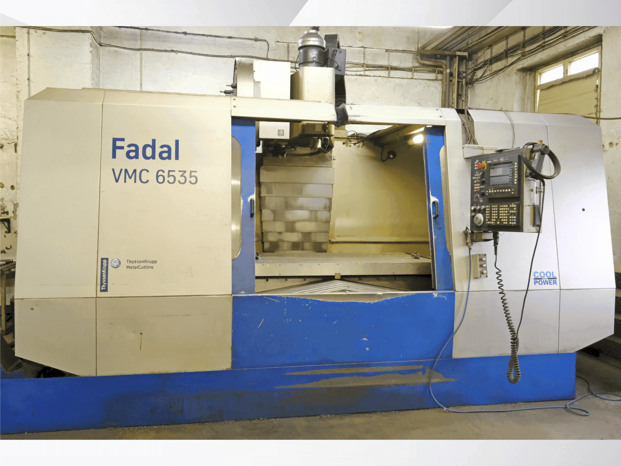 Widok z przodu maszyny FADAL VMC 6535 HT