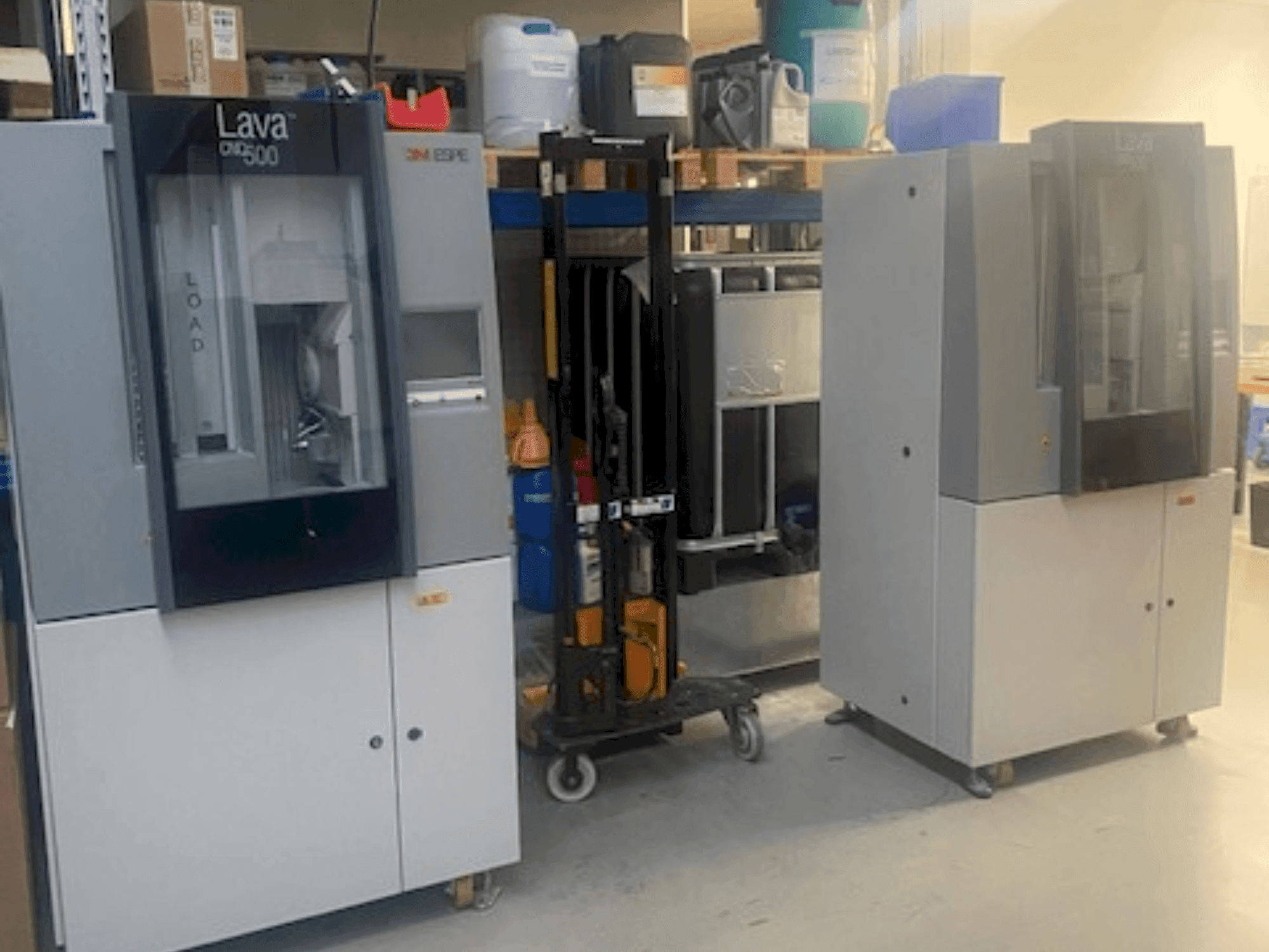 Widok z przodu maszyny ESPE LAVA CNC 500