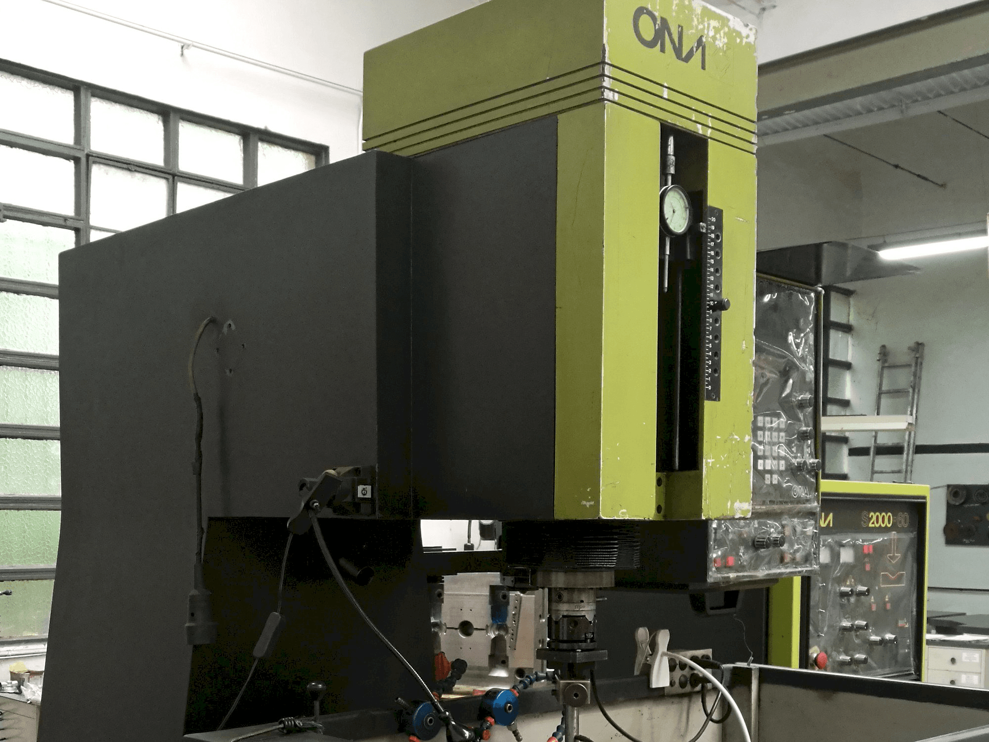 Widok z lewej maszyny ONA IN 260