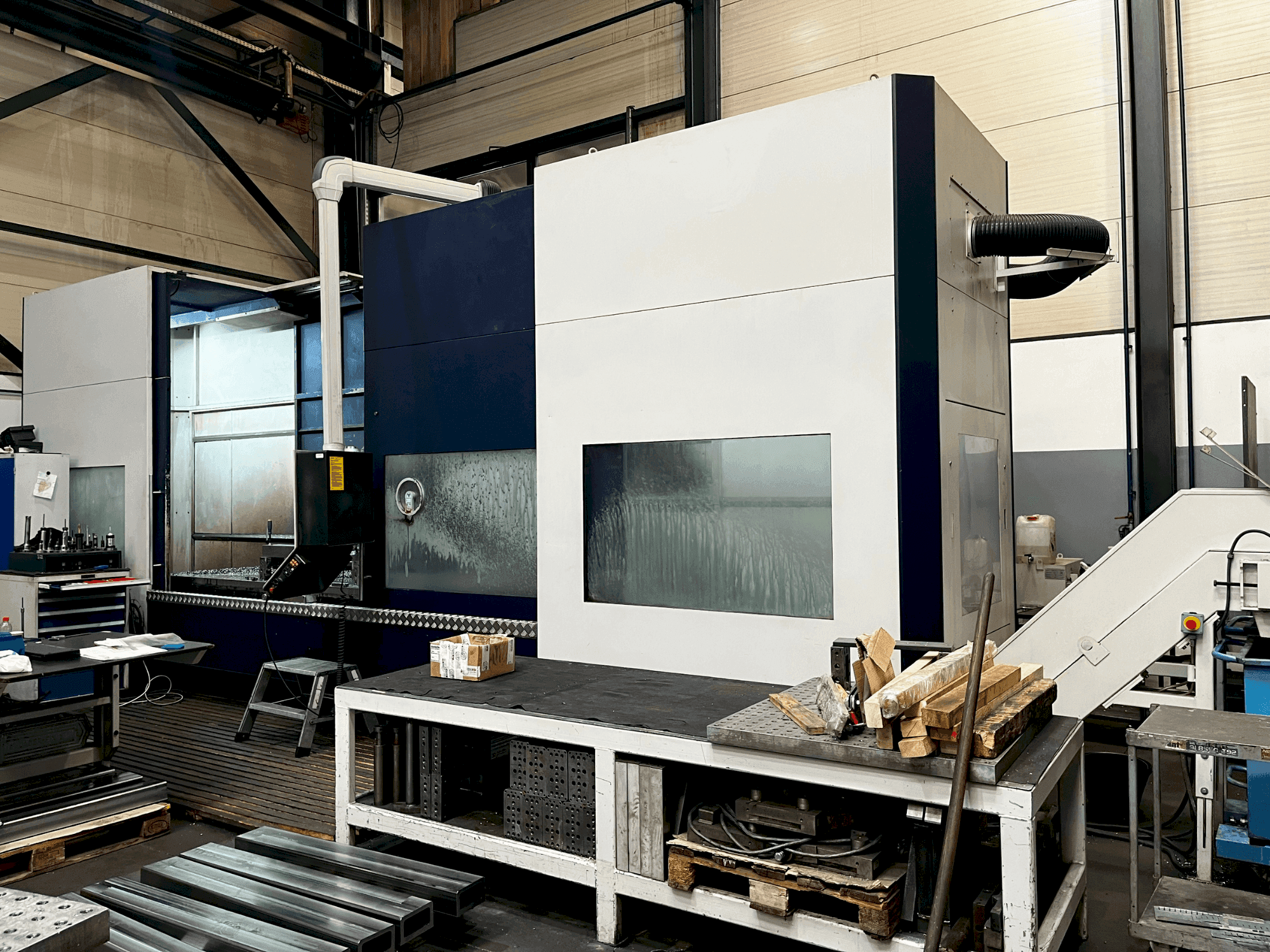 Widok z przodu maszyny Soraluce TA-35A