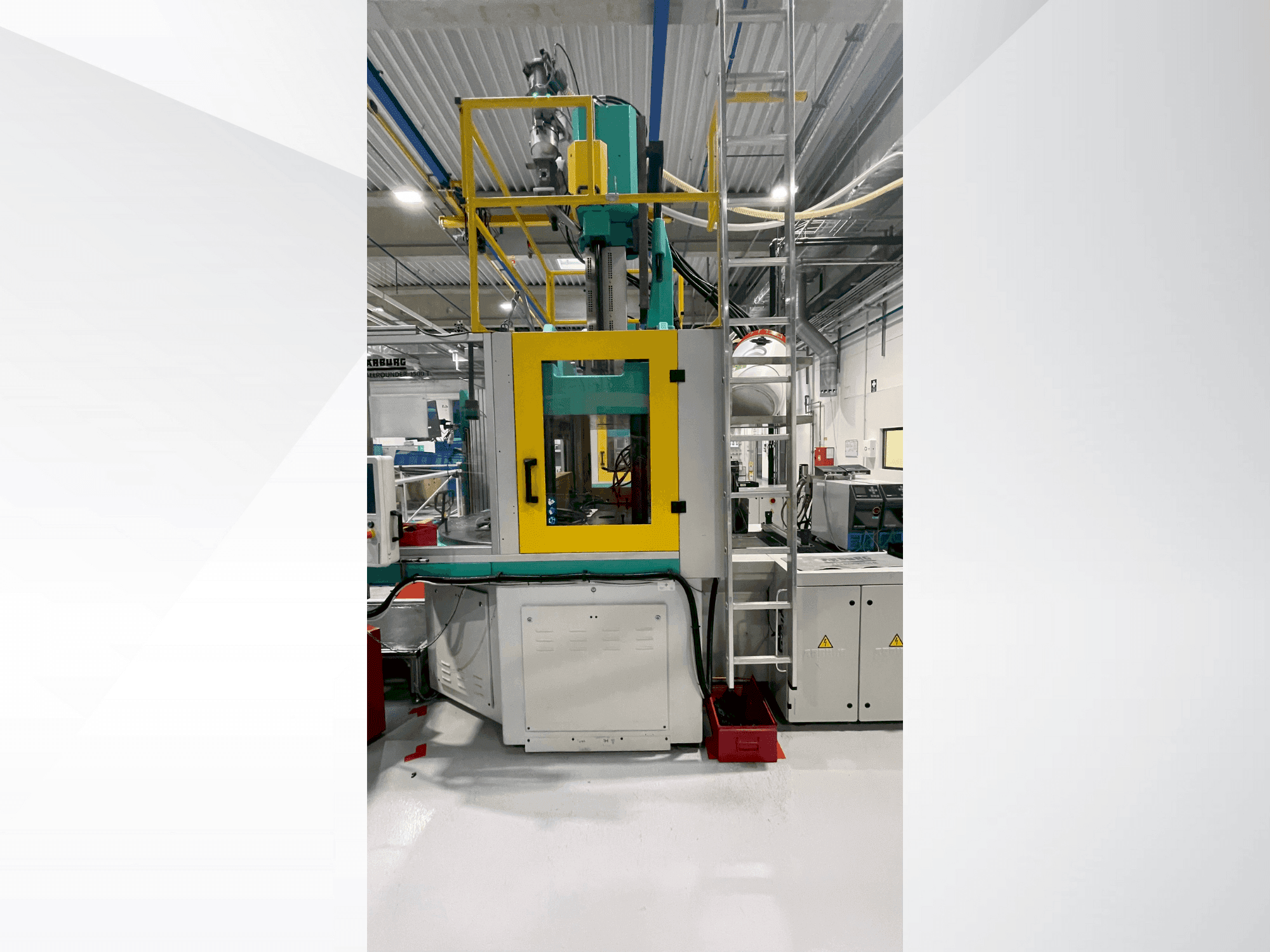 Widok z przodu maszyny Arburg Allrounder 1500 T 2000-400