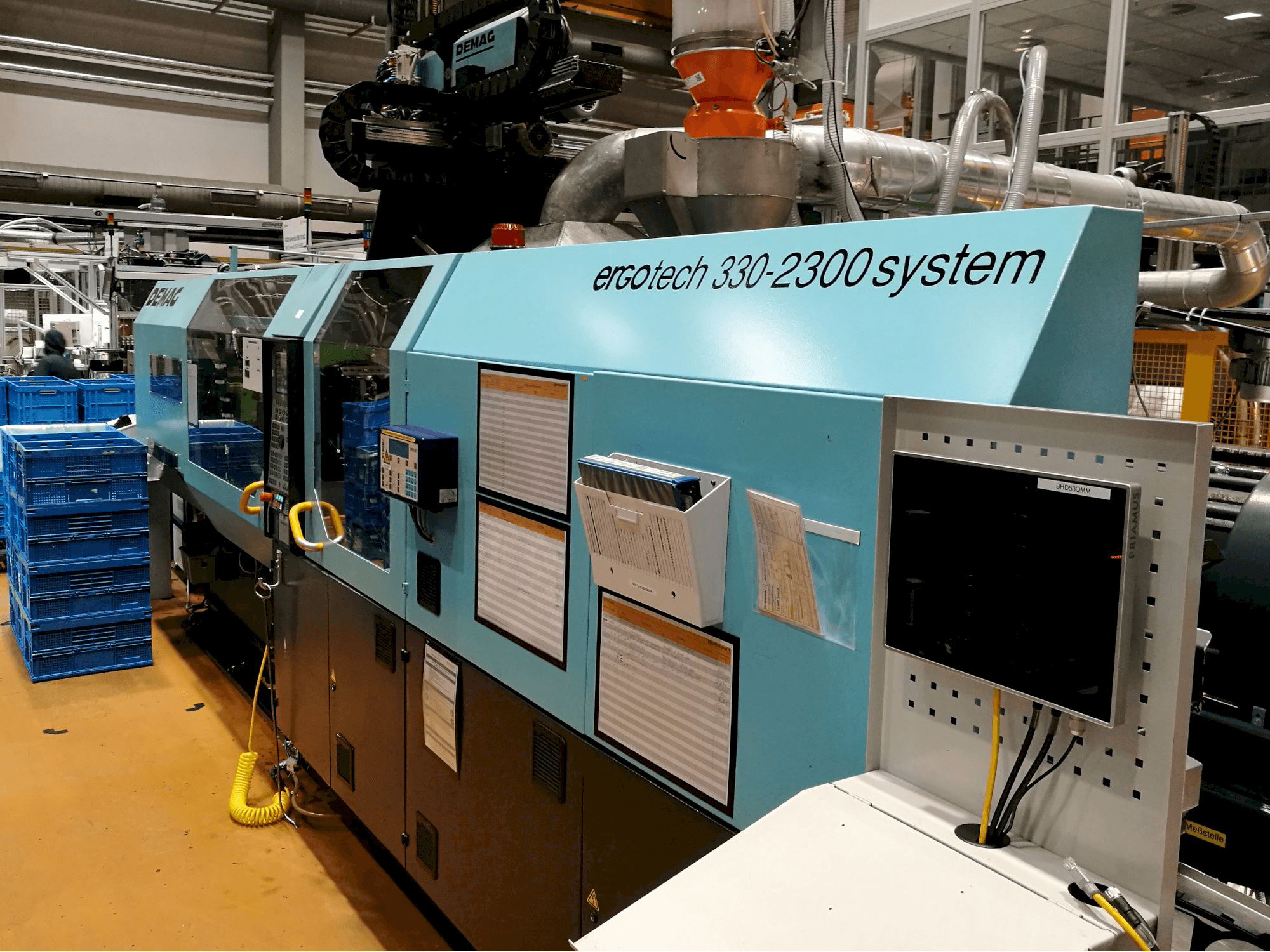 Widok z prawej maszyny DEMAG Ergotech 330-2300