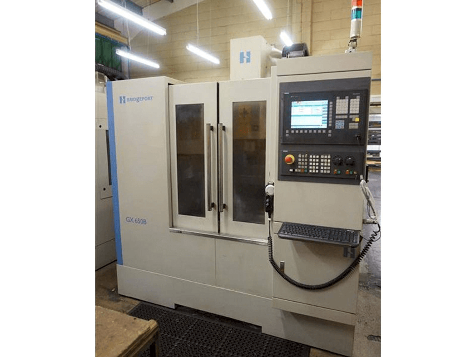 Widok z przodu maszyny Bridgeport GX 650 B