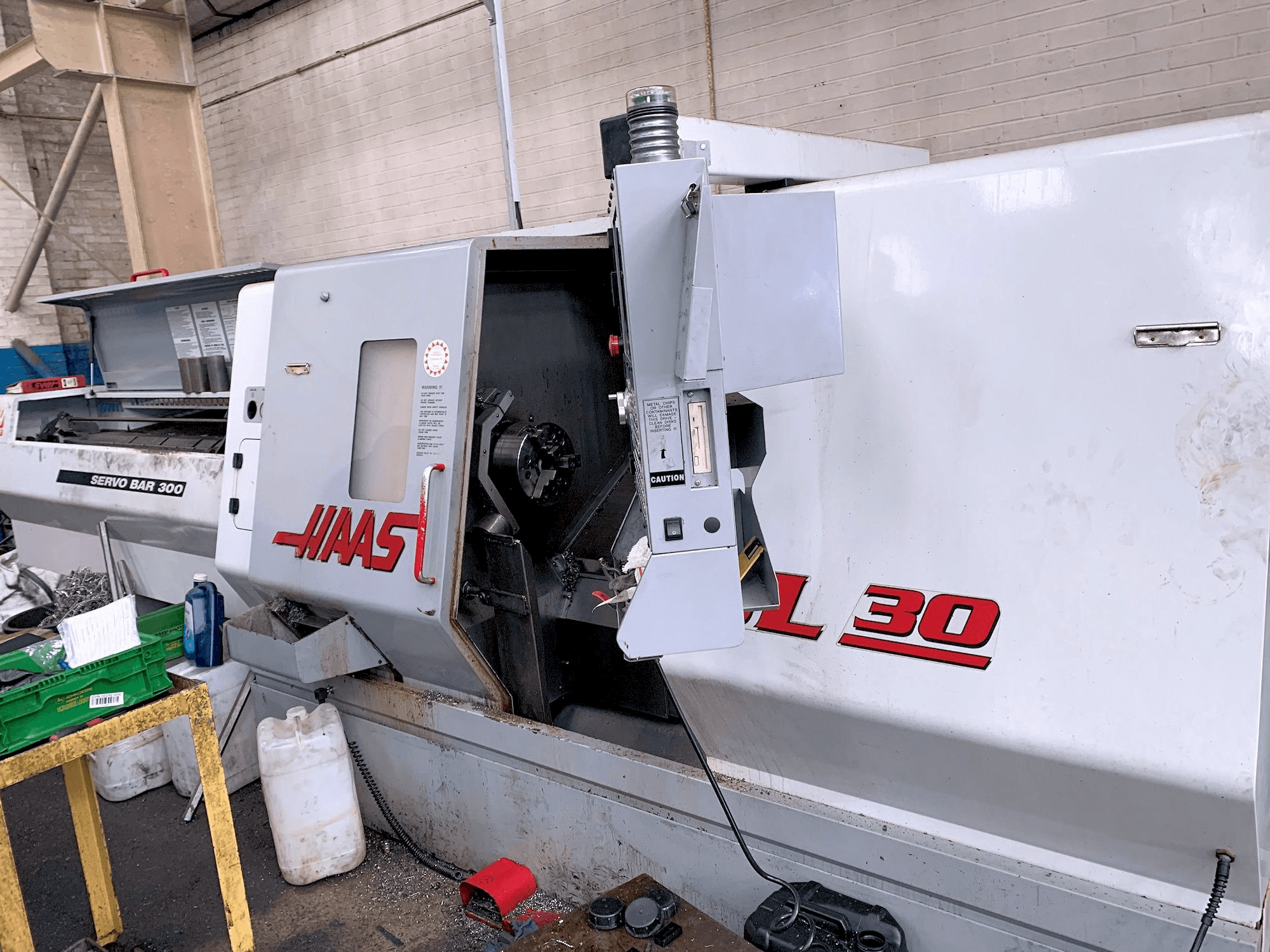 Widok z przodu maszyny HAAS SL-30