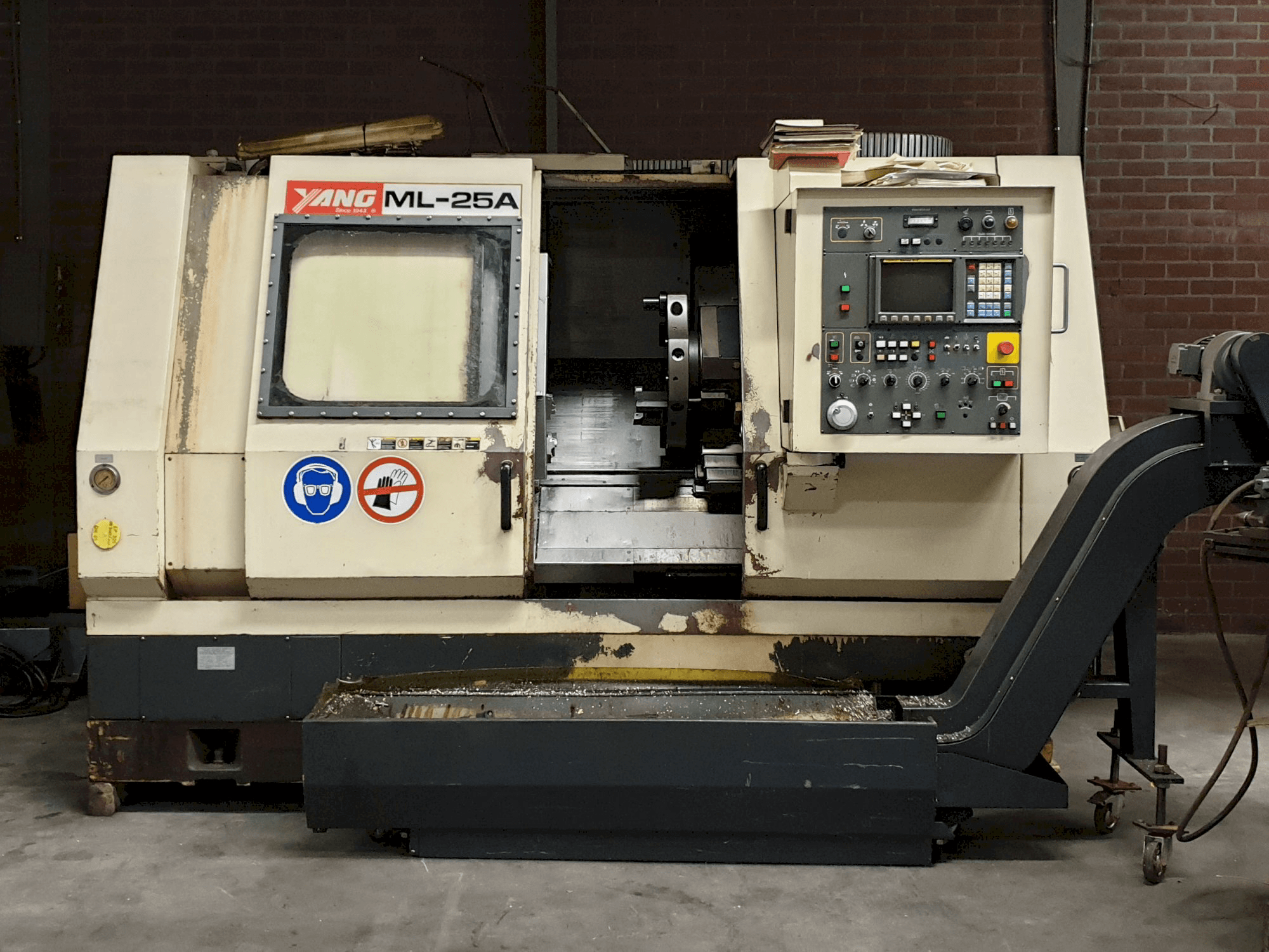 Widok z przodu maszyny Yang ML - 25A