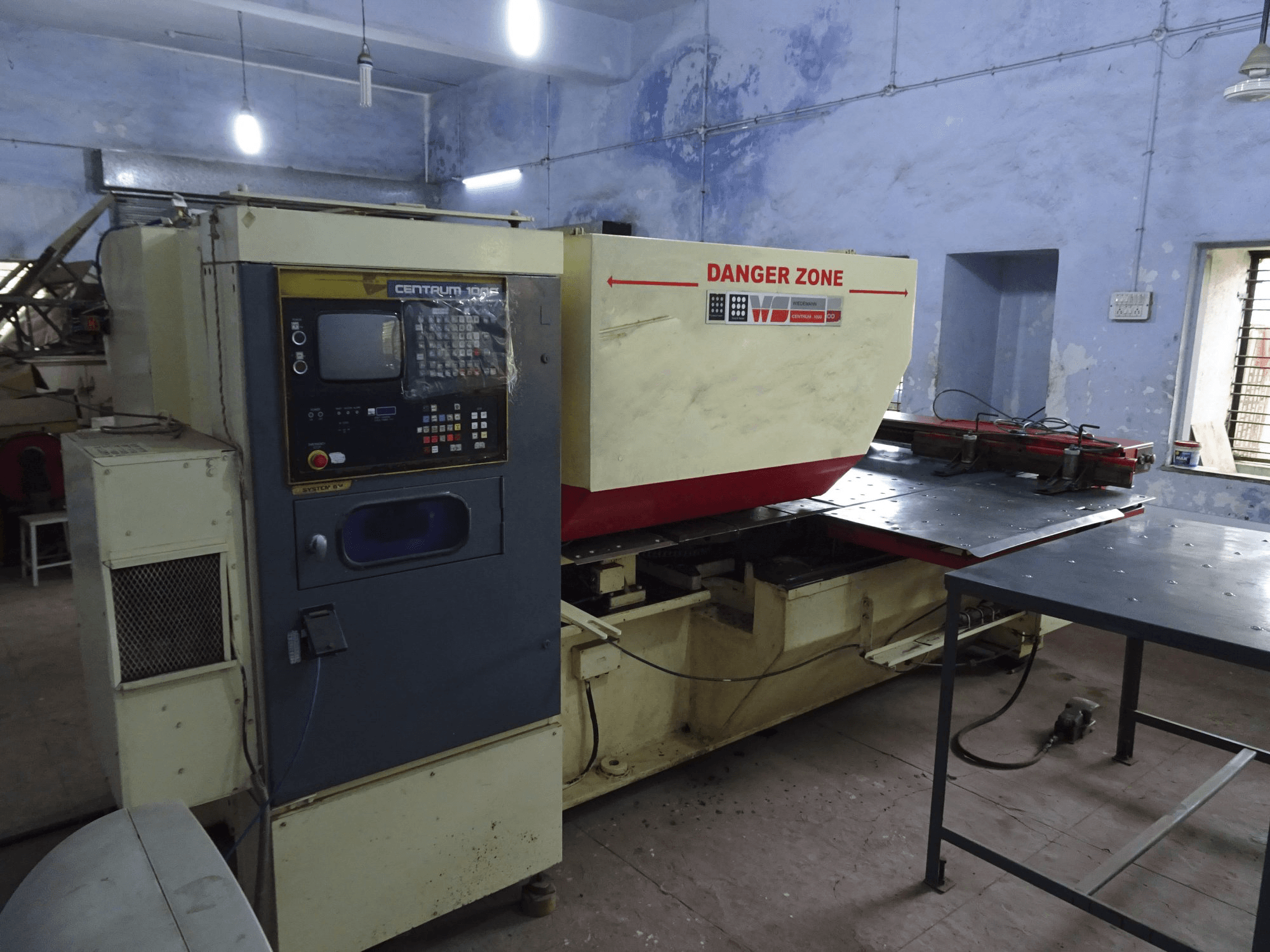 Widok z lewej maszyny Murata Wiedemann C-1000