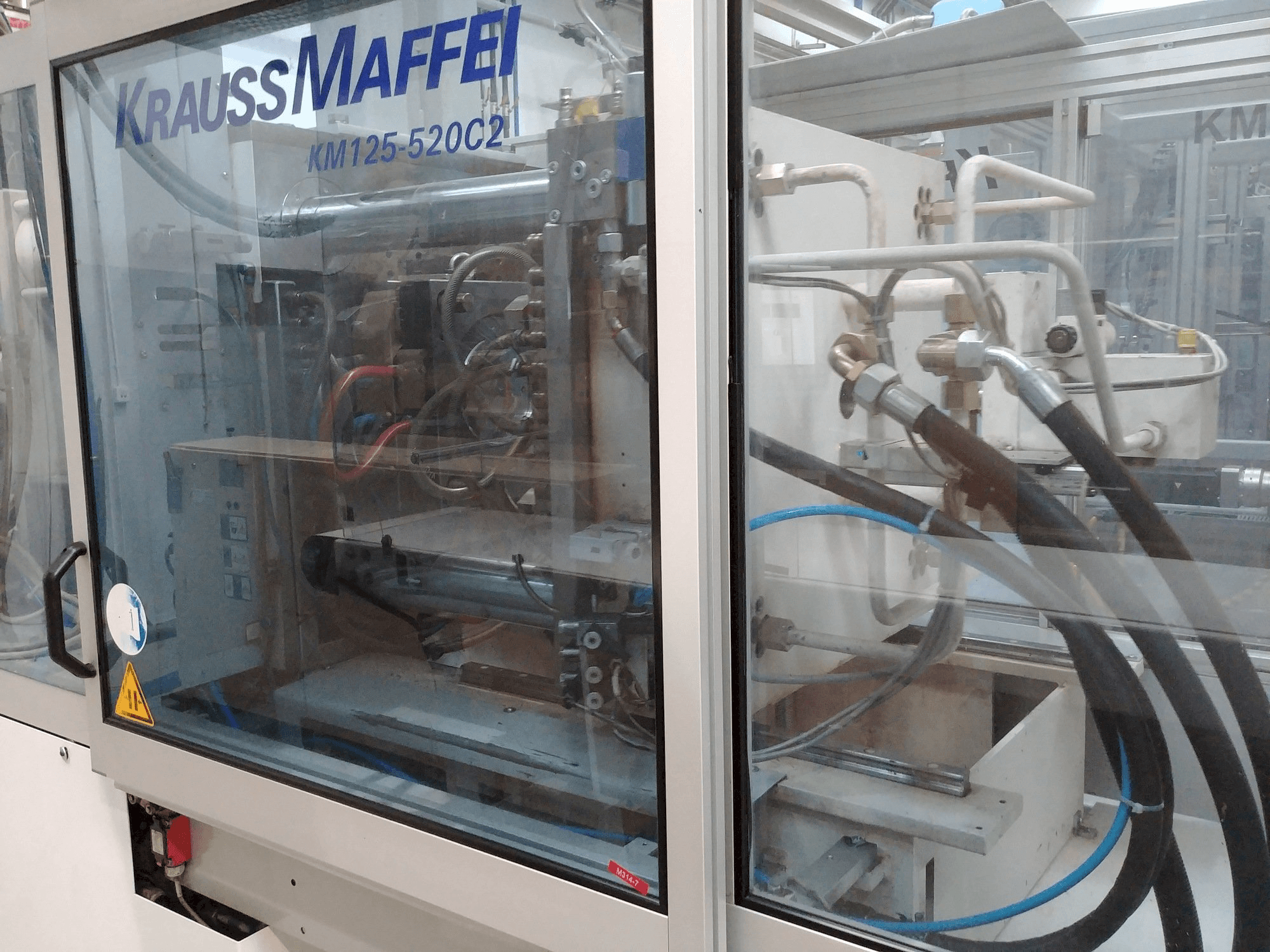 Widok z lewej maszyny Krauss Maffei KM 125-520 C2