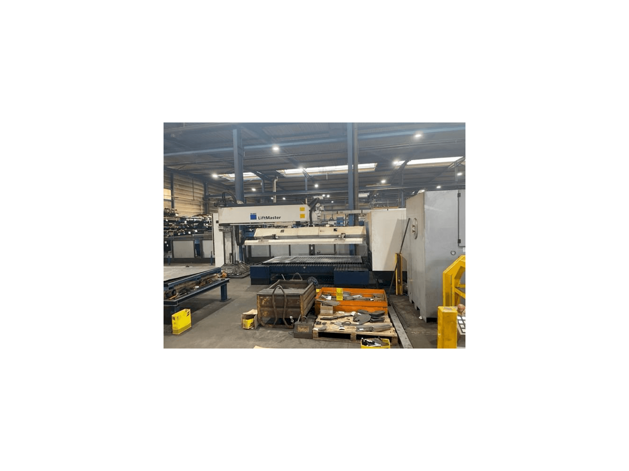 Widok z przodu maszyny Trumpf Trulaser 3030