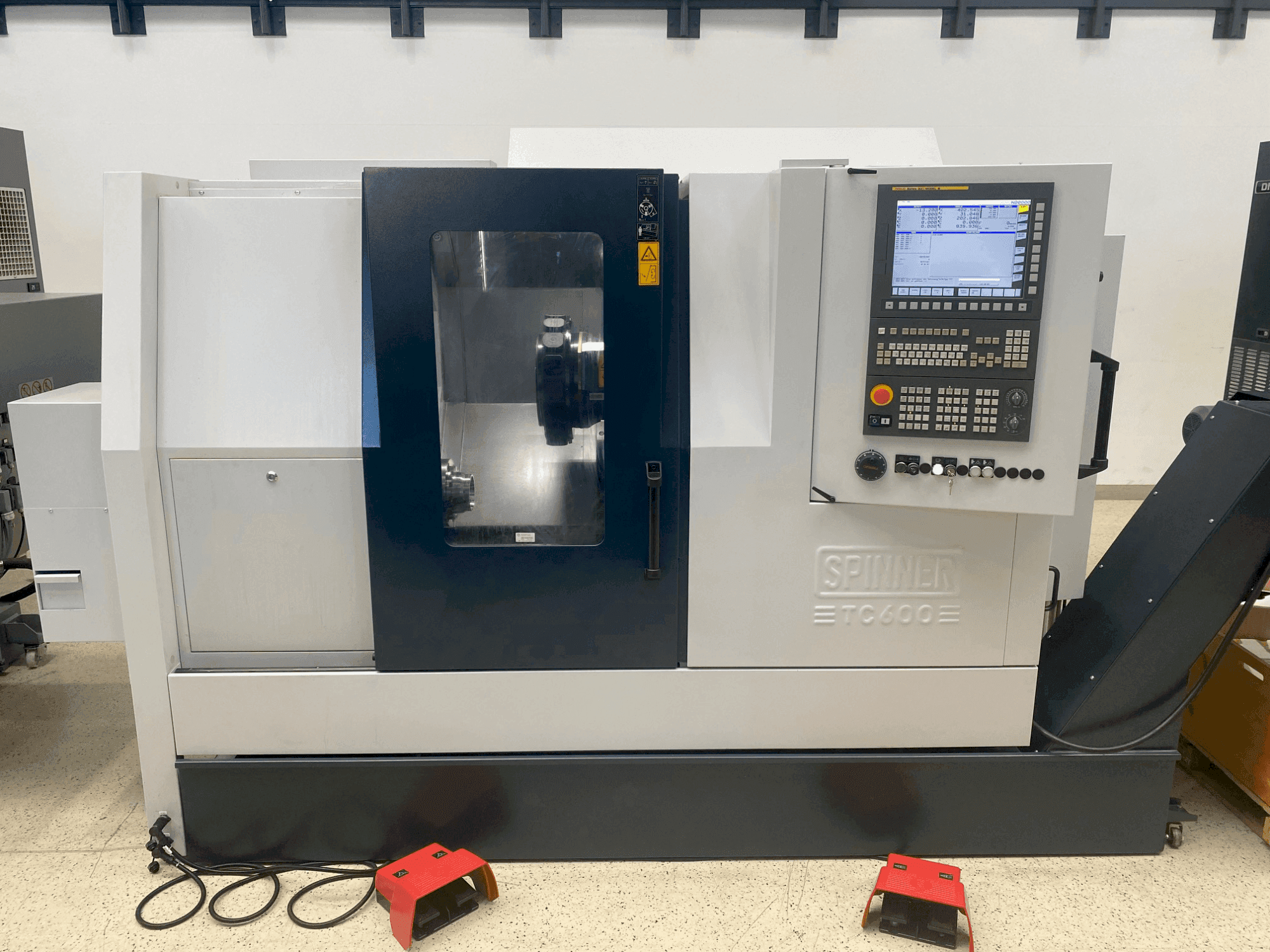 Widok z przodu maszyny SPINNER TC600-65-MCY