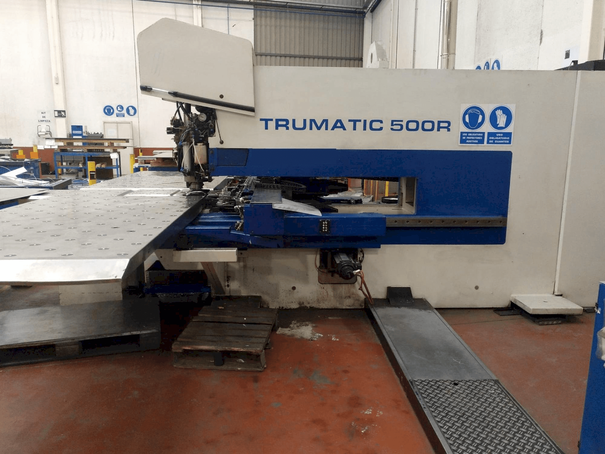 Widok z przodu maszyny Trumpf Trumatic 500