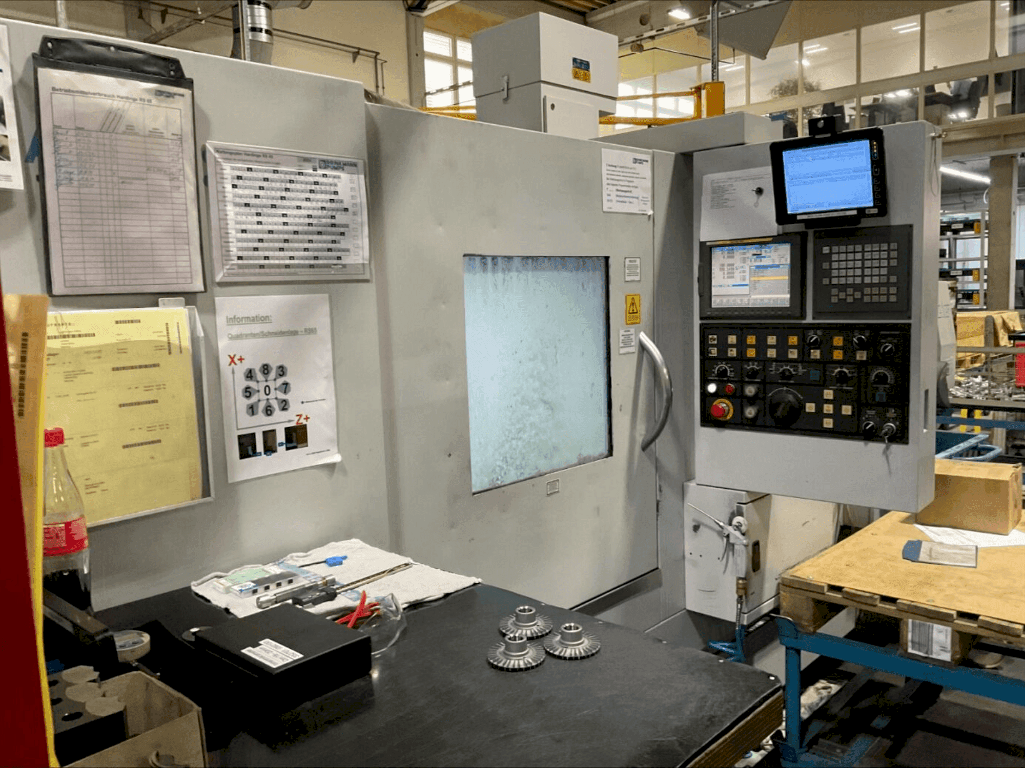 Widok z przodu maszyny HARDINGE RS65
