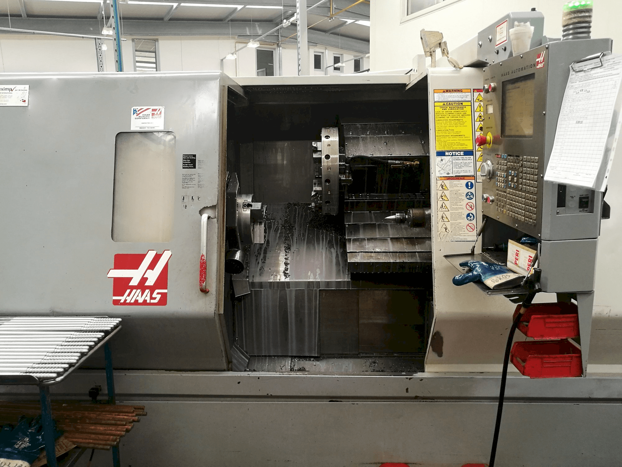 Widok z przodu maszyny HAAS SL-30THE