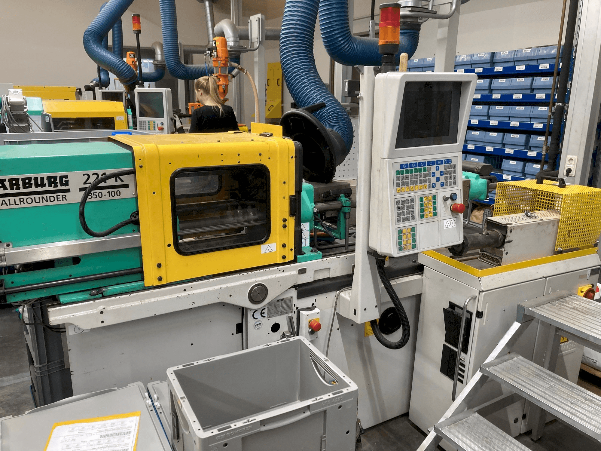 Widok z przodu maszyny Arburg 221 K 350-100U