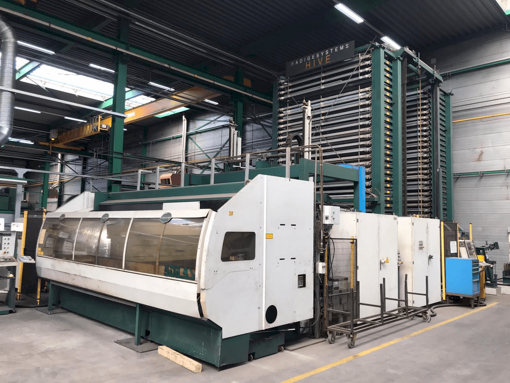 Widok z przodu maszyny BLM Adige Adilas 3,2kW CO2 laser 3015 + automation