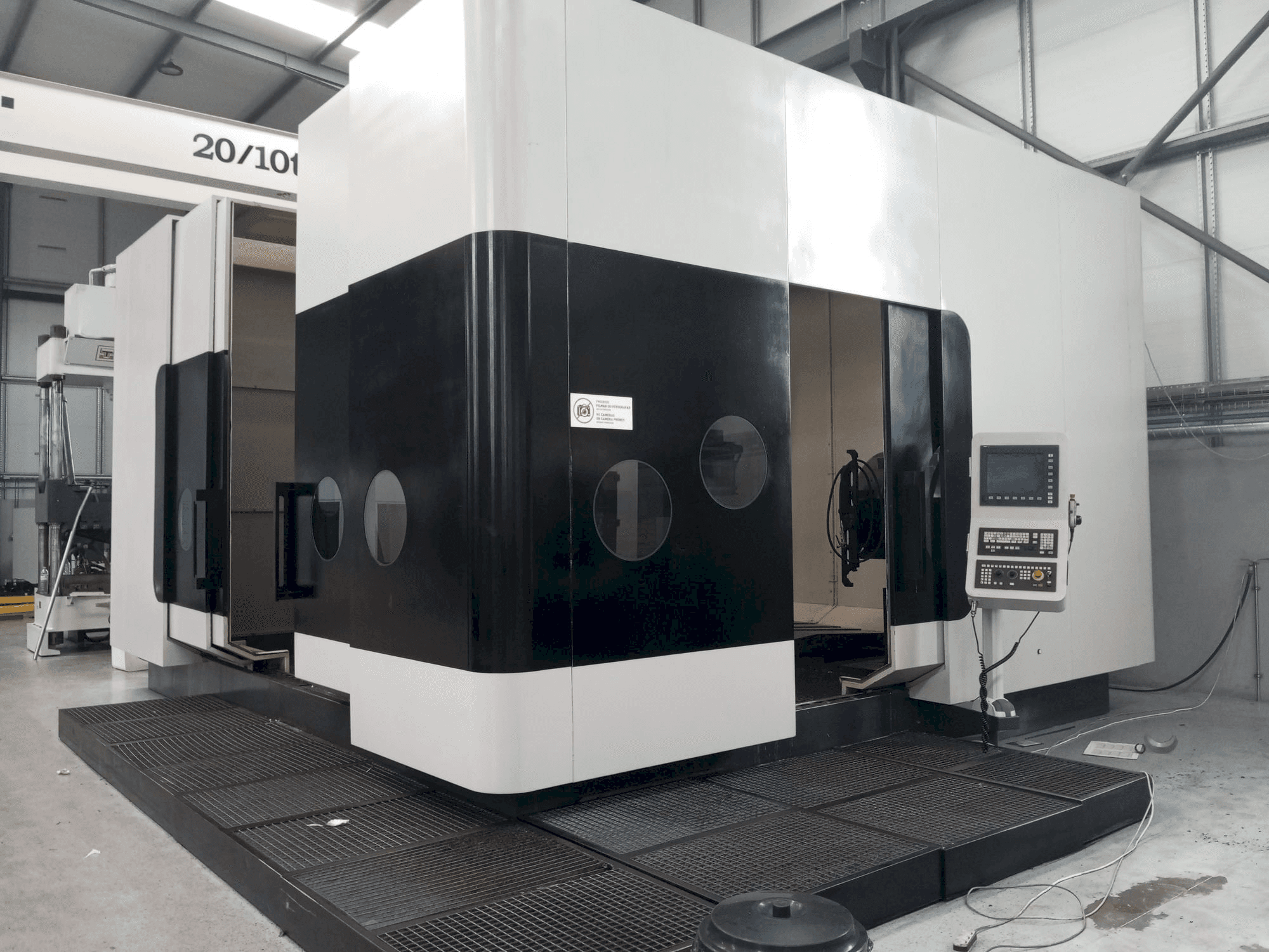 Widok z przodu maszyny CHETO 3000