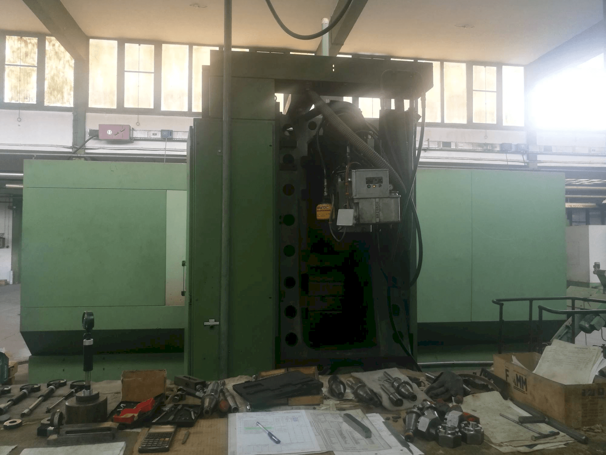 Widok z przodu maszyny HELLER PFU3