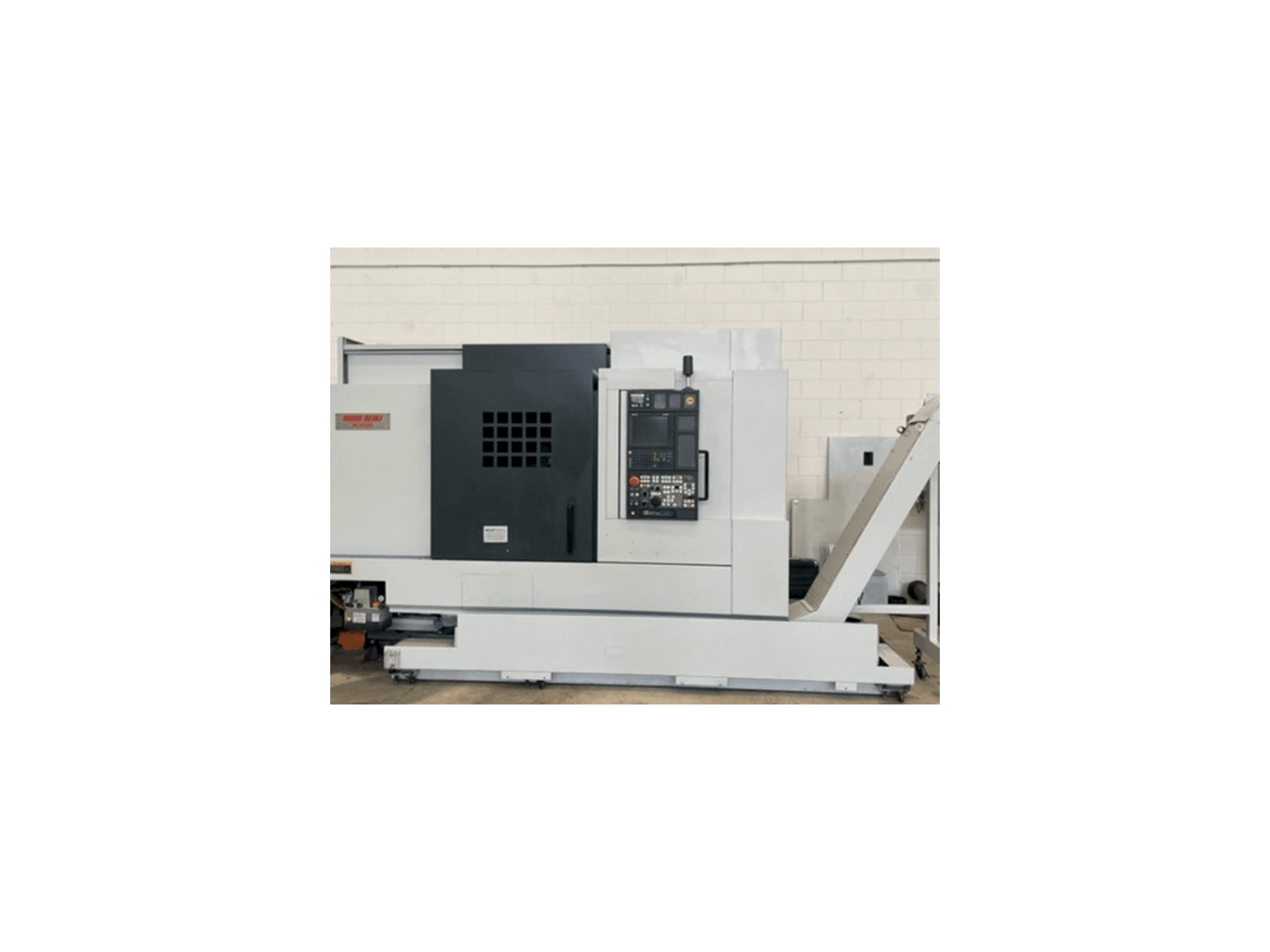 Widok z przodu maszyny MORI SEIKI NL 3000Y/700