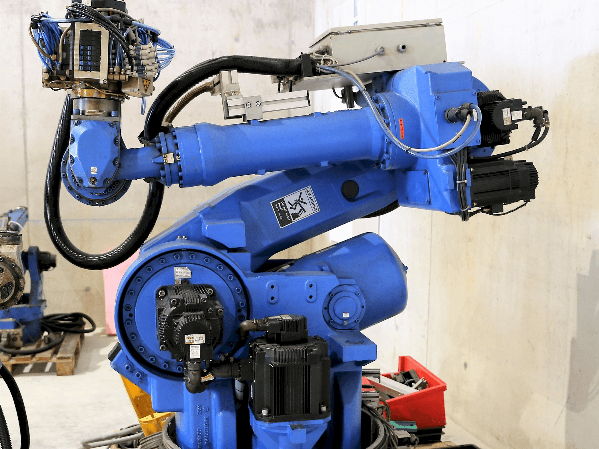 Widok z przodu maszyny Yaskawa Motoman UP130