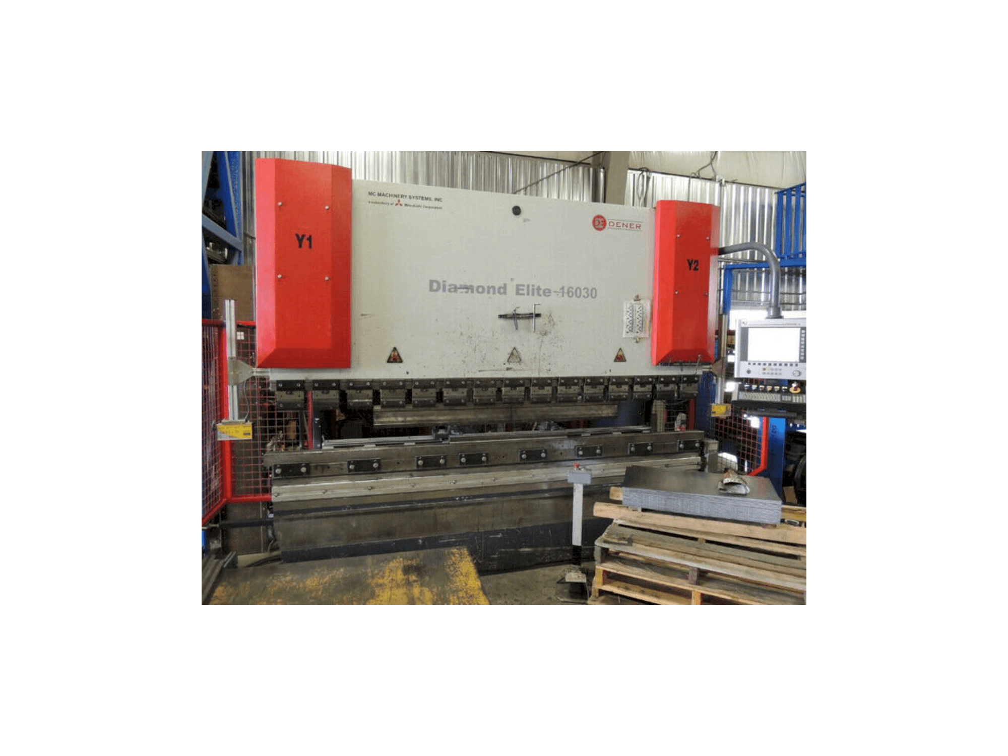 Widok z przodu maszyny Mitsubishi Dener Diamond Elite 16030