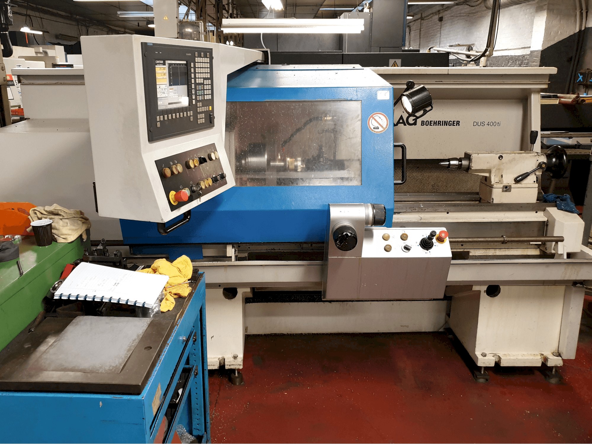Widok z przodu maszyny BOEHRINGER DUS 400 ti