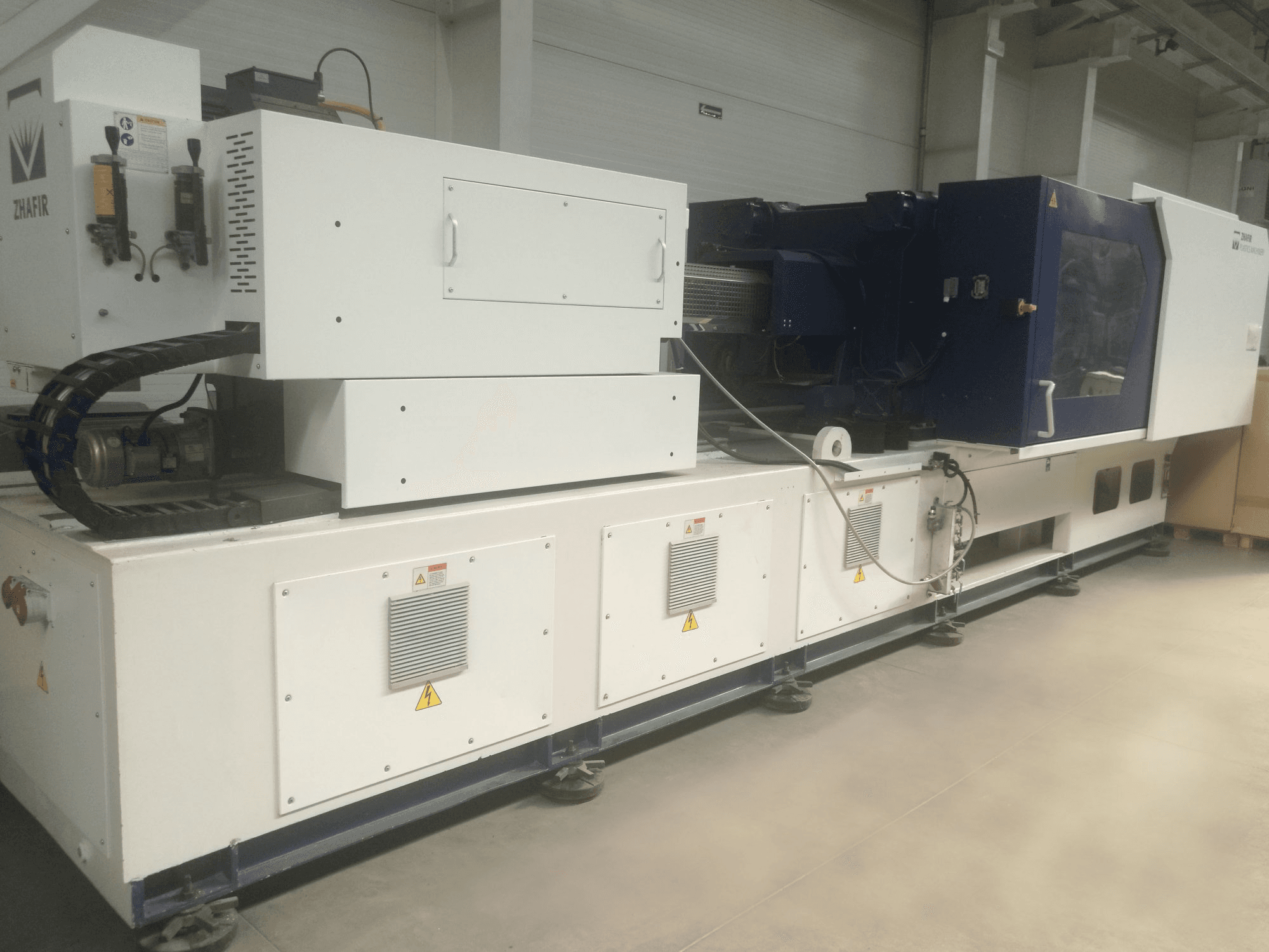 Widok z przodu maszyny Zhafir VE 4100/1100