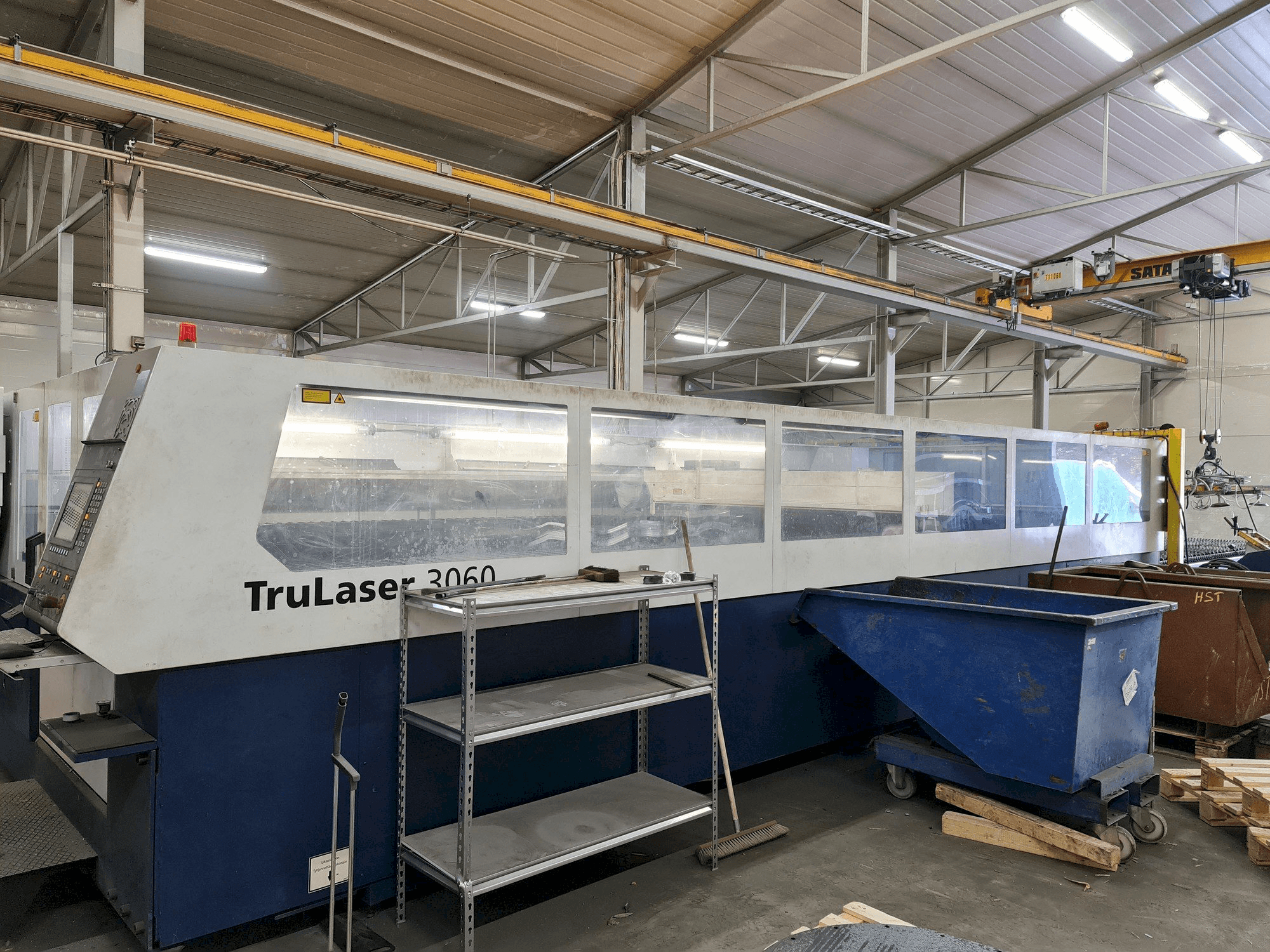 Widok z boku maszyny Trumpf TruLaser 3060