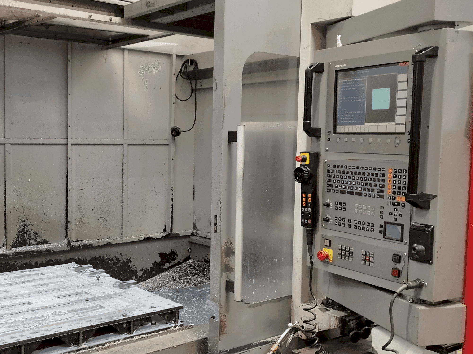 Widok z przodu maszyny Leadwell V80I