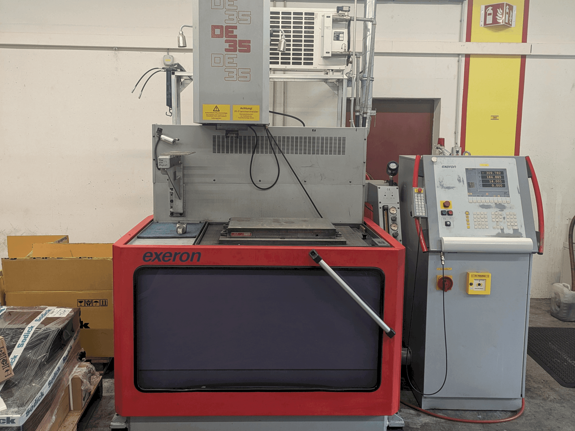 Widok z przodu maszyny Exeron DE 35 CE