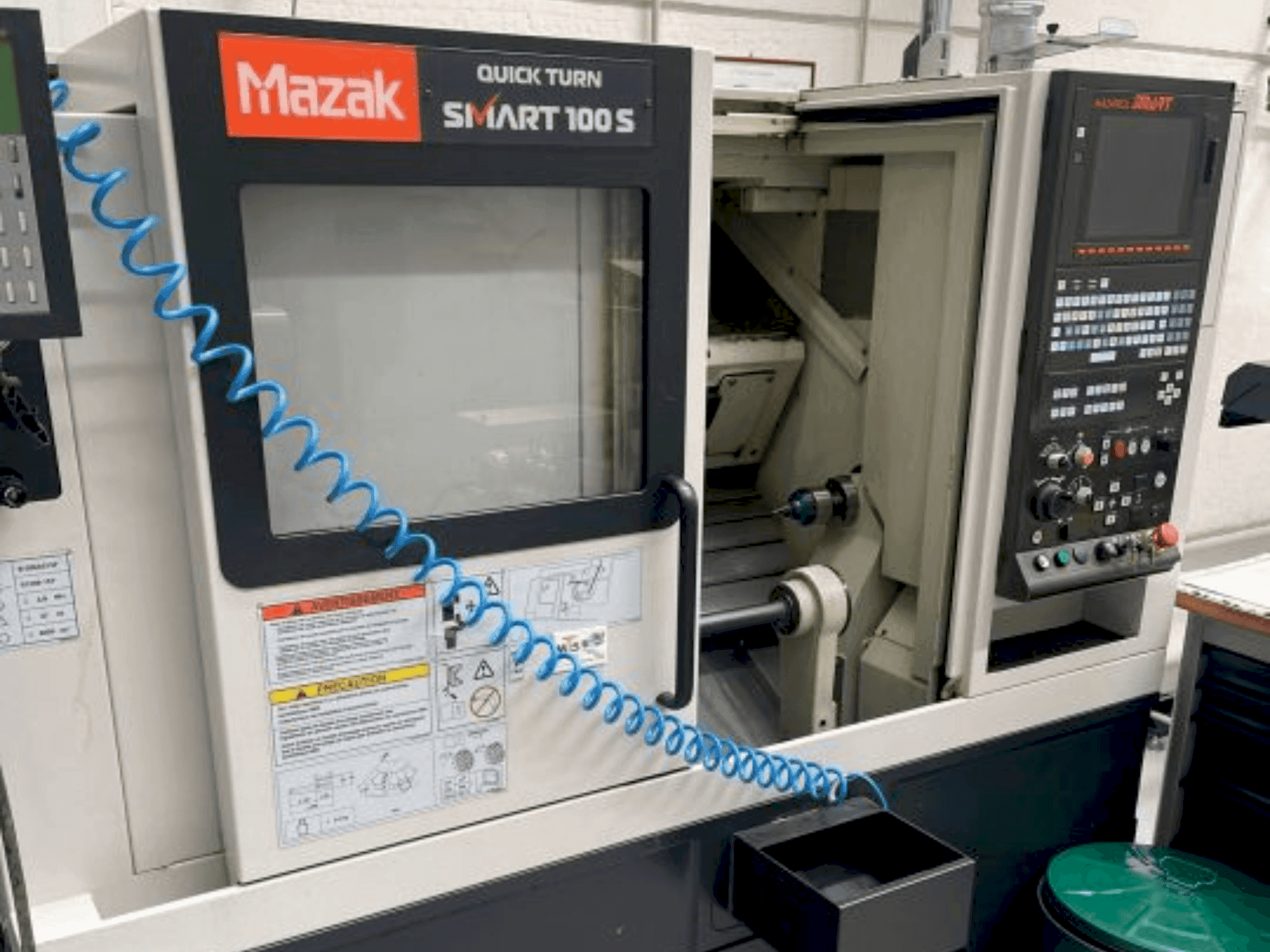Widok z przodu maszyny Mazak QT SMART-100
