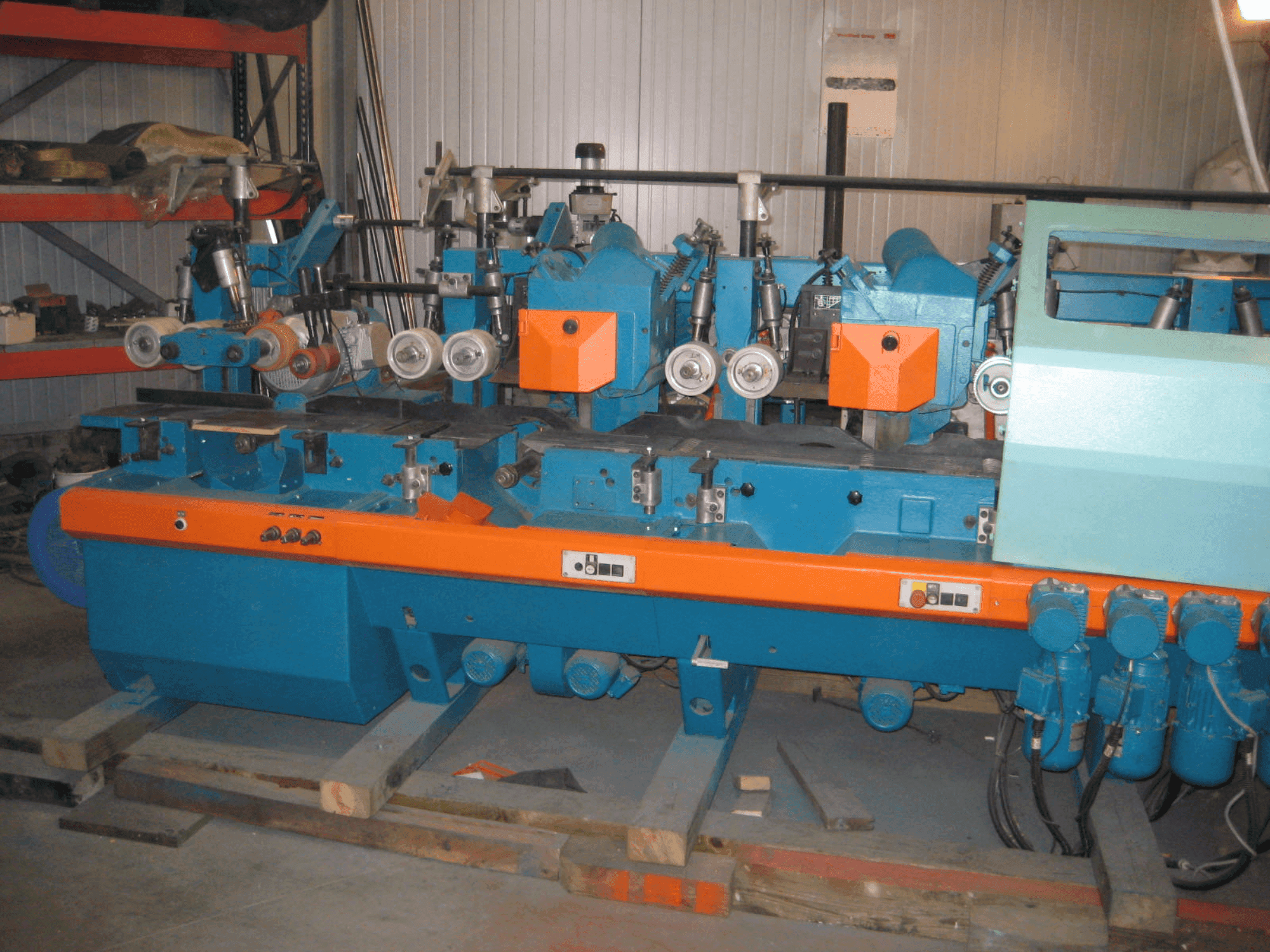 Widok z przodu maszyny WEINIG / DIMTER U23