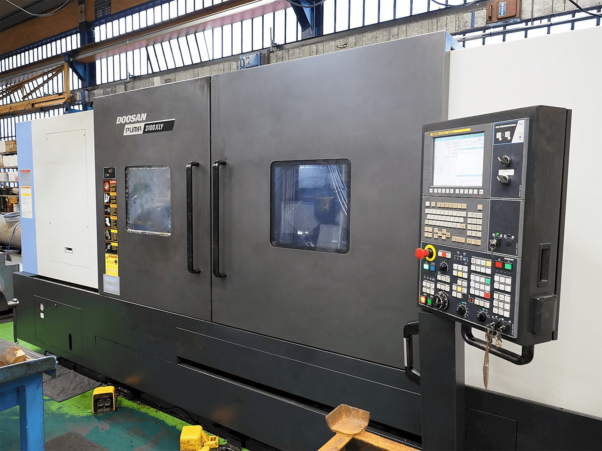 Widok z przodu maszyny Doosan Puma 3100XLY