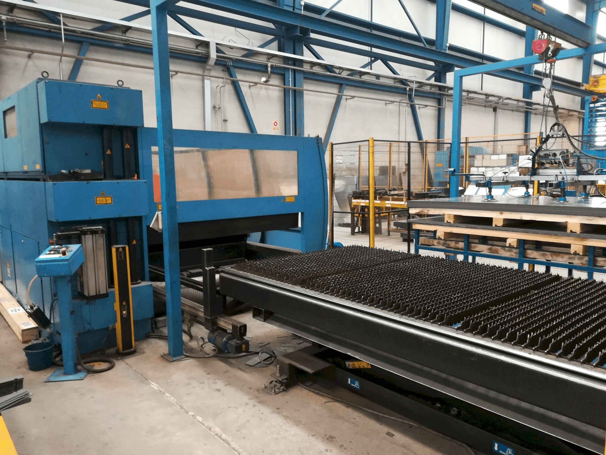 Widok z przodu maszyny Prima Industrie Platino 1530