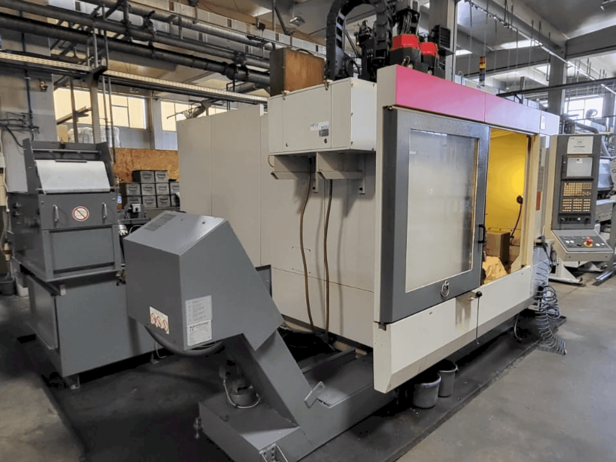 Widok z przodu maszyny STAMA MC526