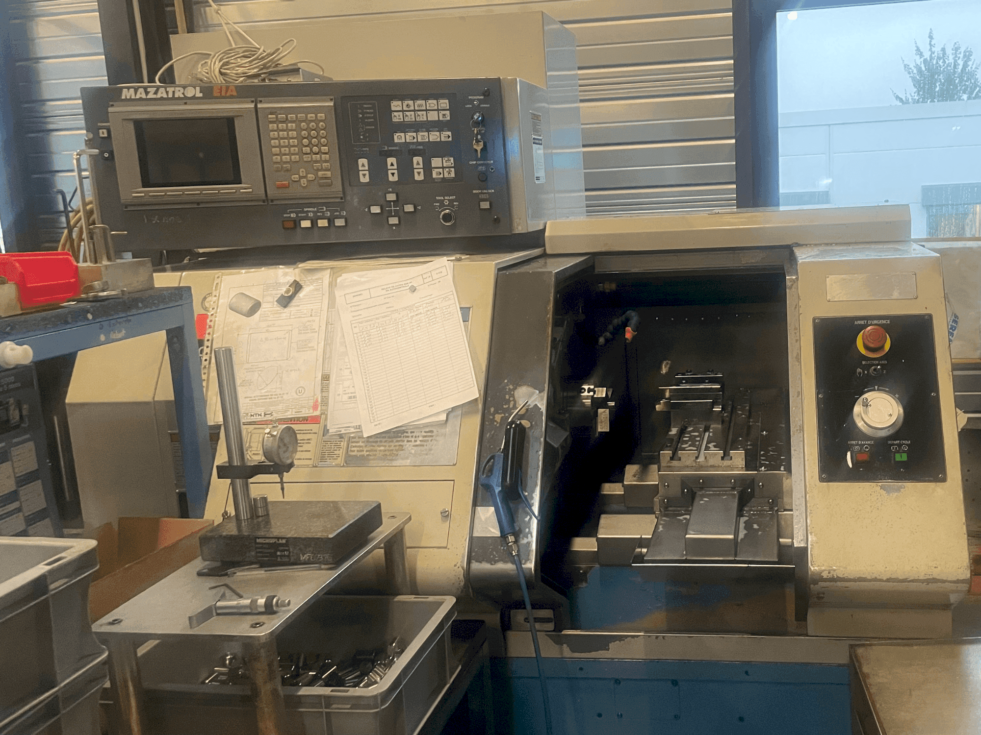 Widok z przodu maszyny Mazak QT6 T (2007)+MAZAK QT6 G (2002)+1 LNS Hydrobar mini sprint