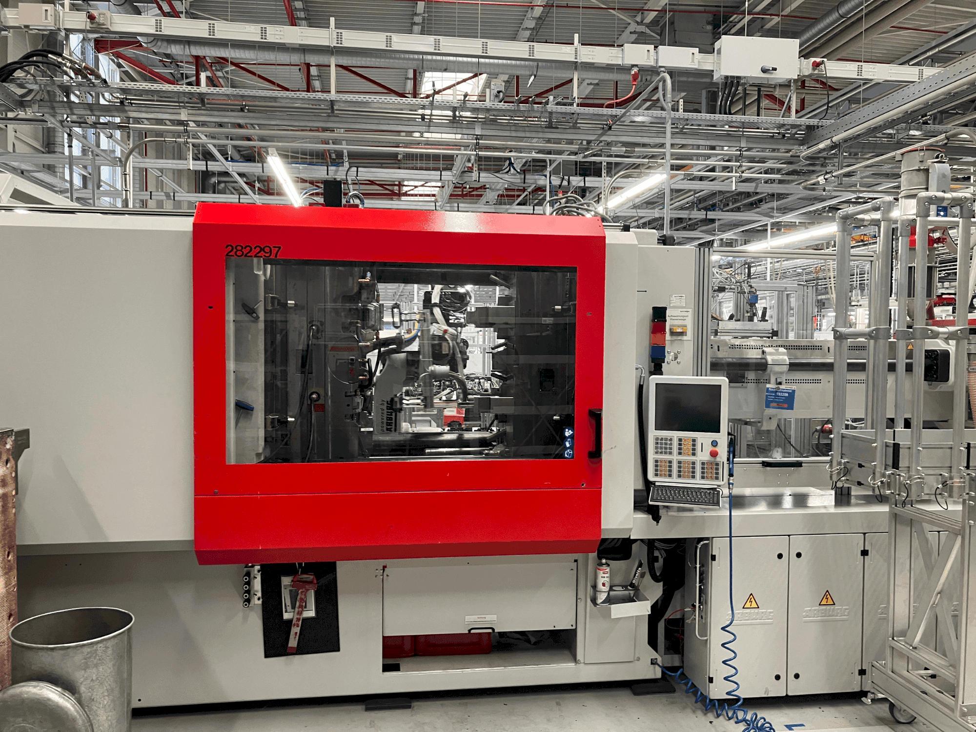 Widok z przodu maszyny Arburg Allrounder 920 S 5000-2100