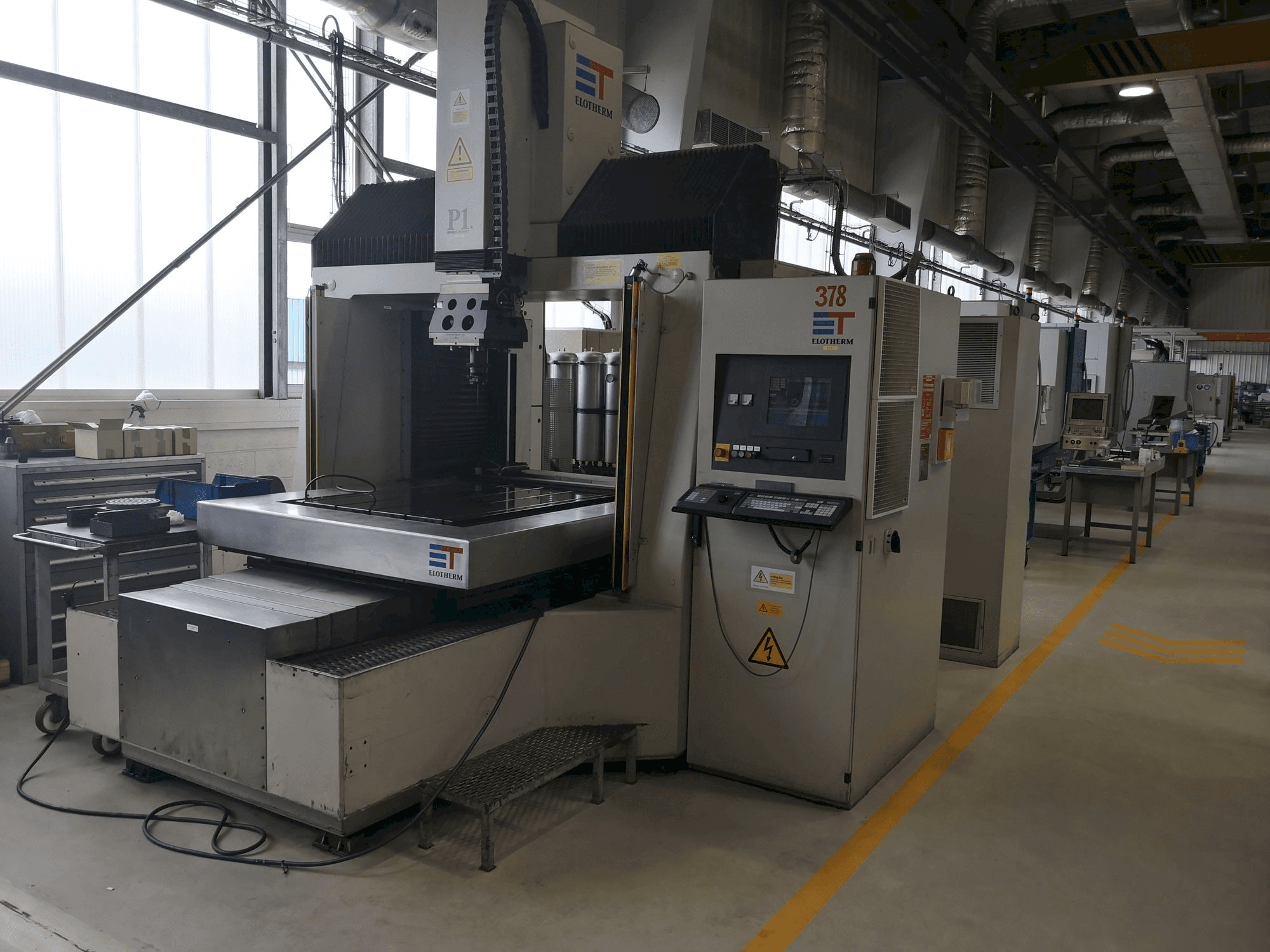 Widok z przodu maszyny ELOTHERM ELBOMAT P1