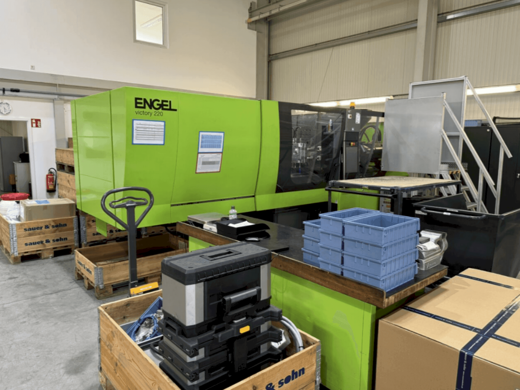 Widok z przodu maszyny Engel Victory 750 / 220 spex