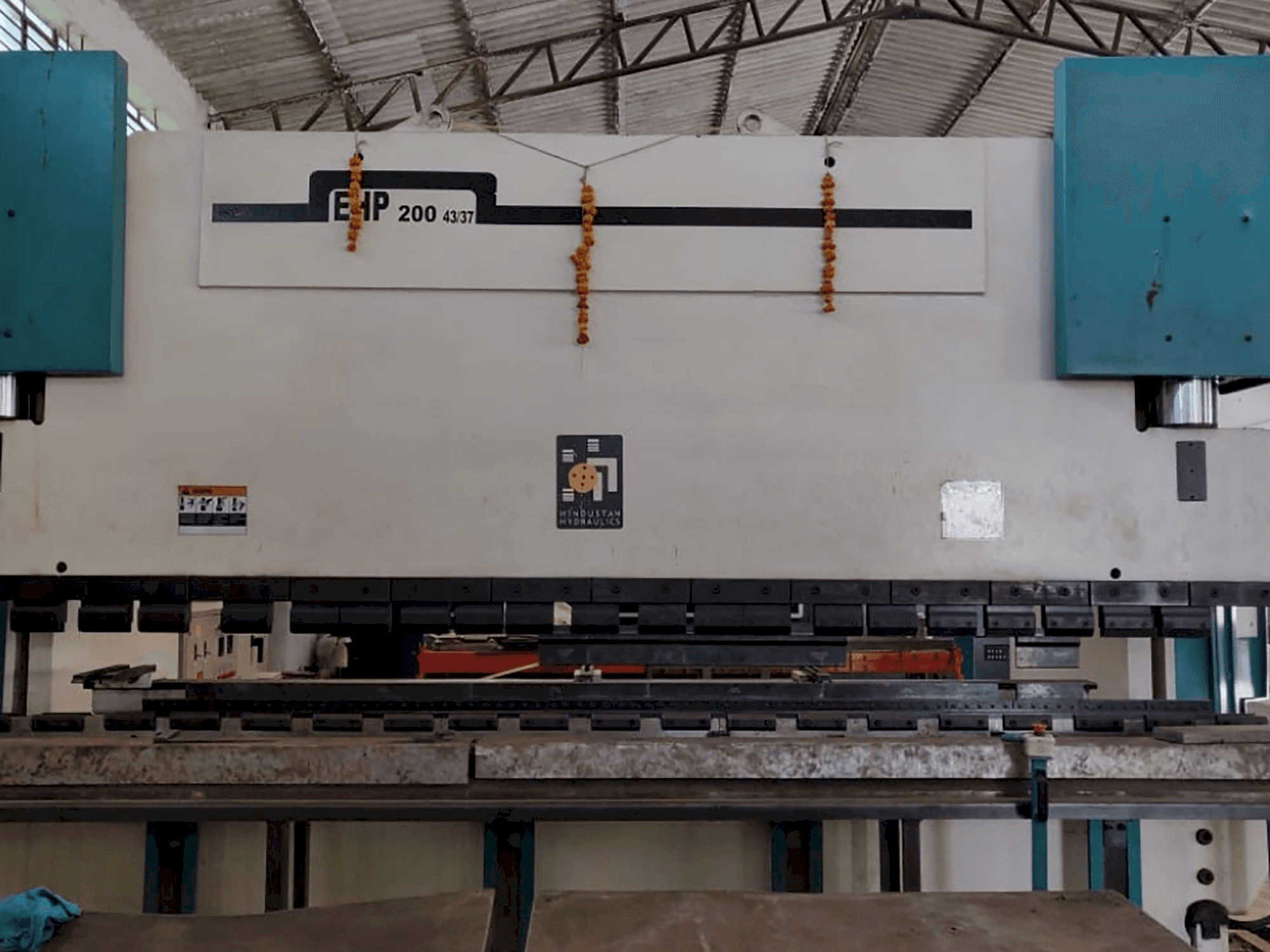 Widok z przodu maszyny Hindustan Hydraulics EHP 200