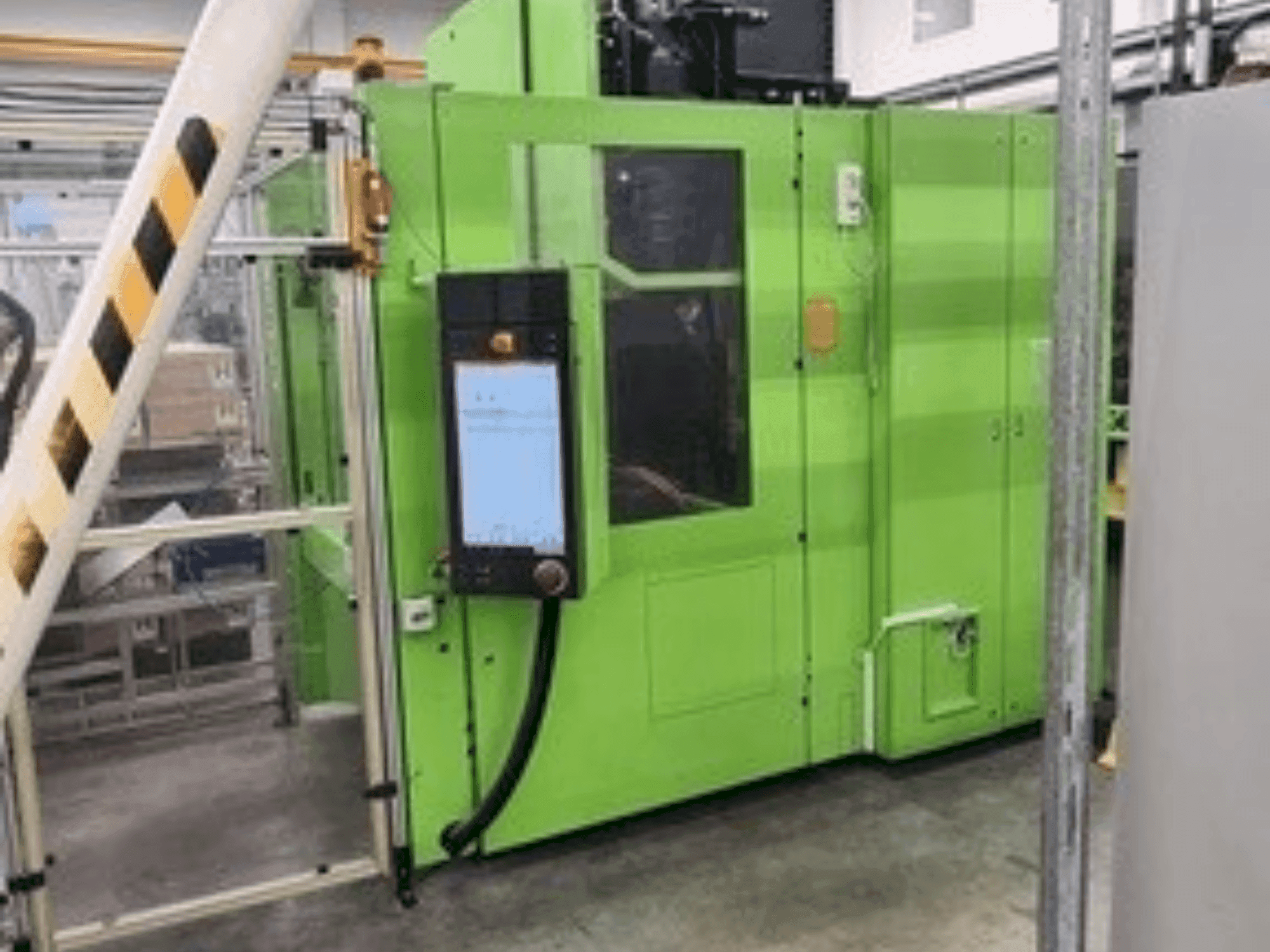 Widok z przodu maszyny Engel Insert Rotary 200V/100