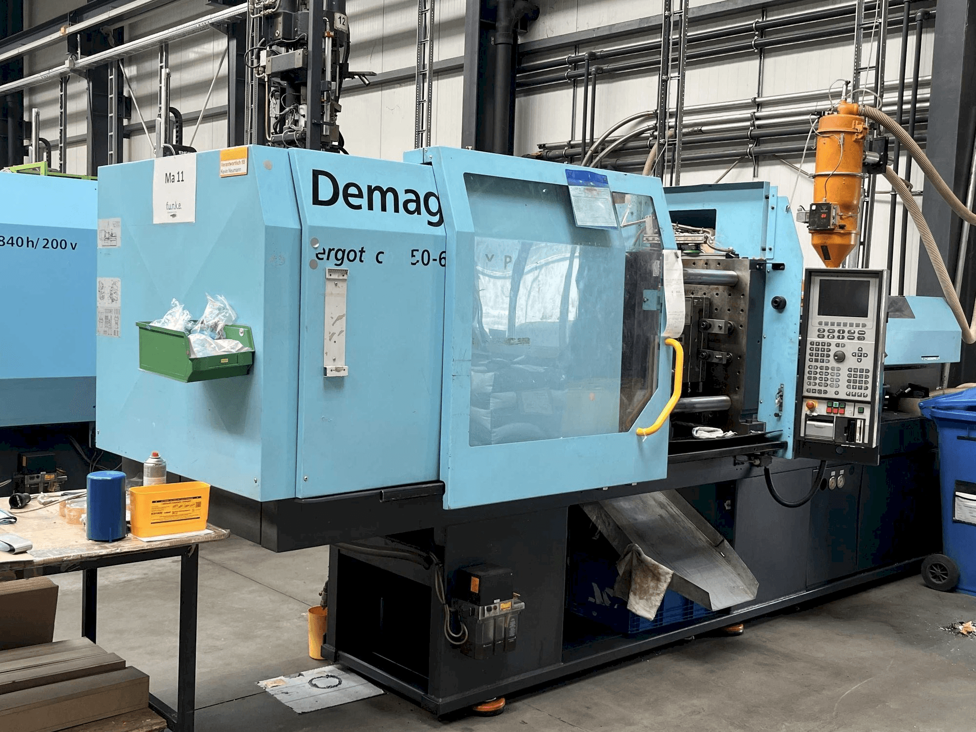 Widok z przodu maszyny DEMAG Ergotech 150/500 - 600 EXTRA