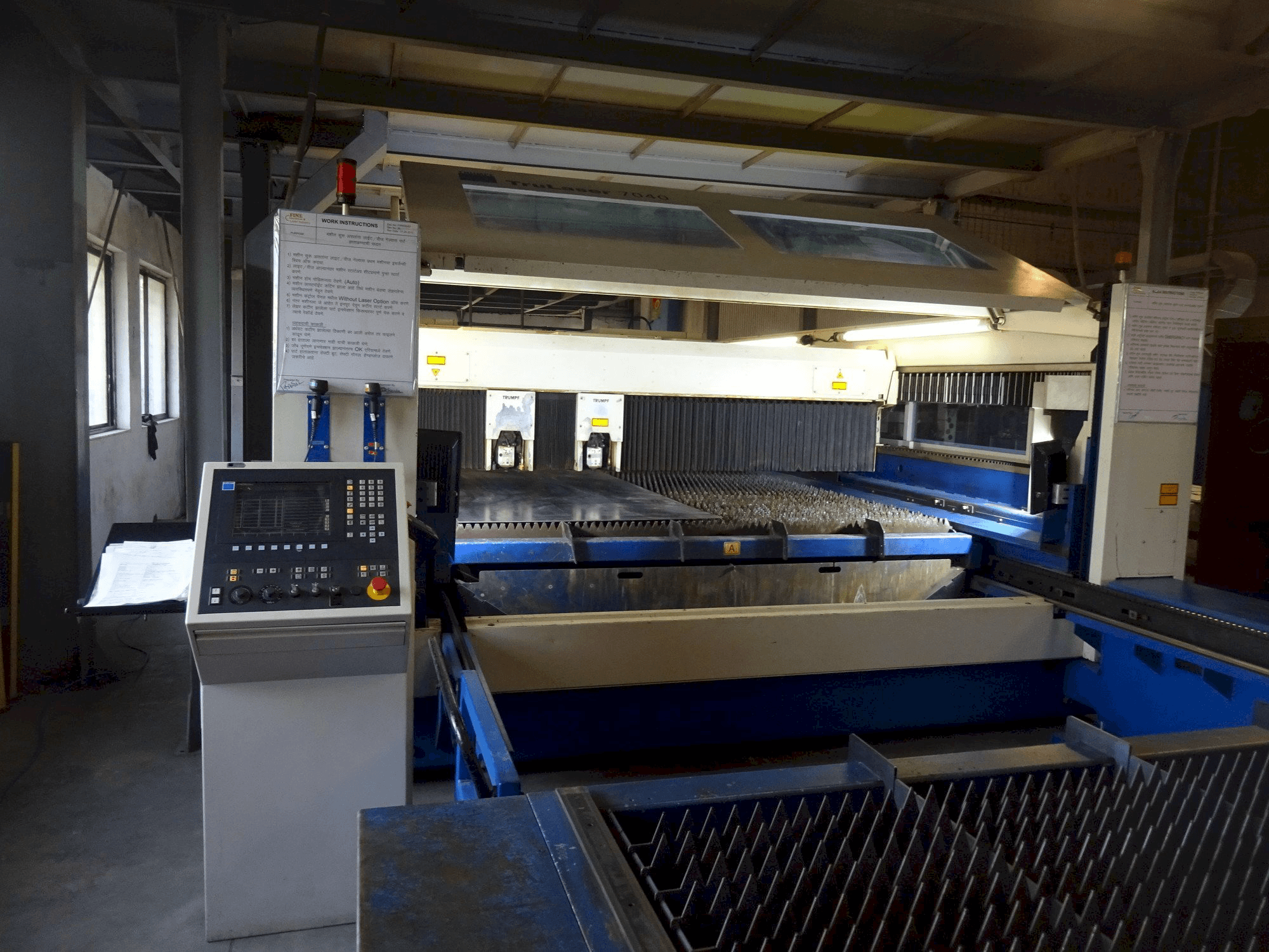 Widok z przodu maszyny Trumpf TruLaser 7040