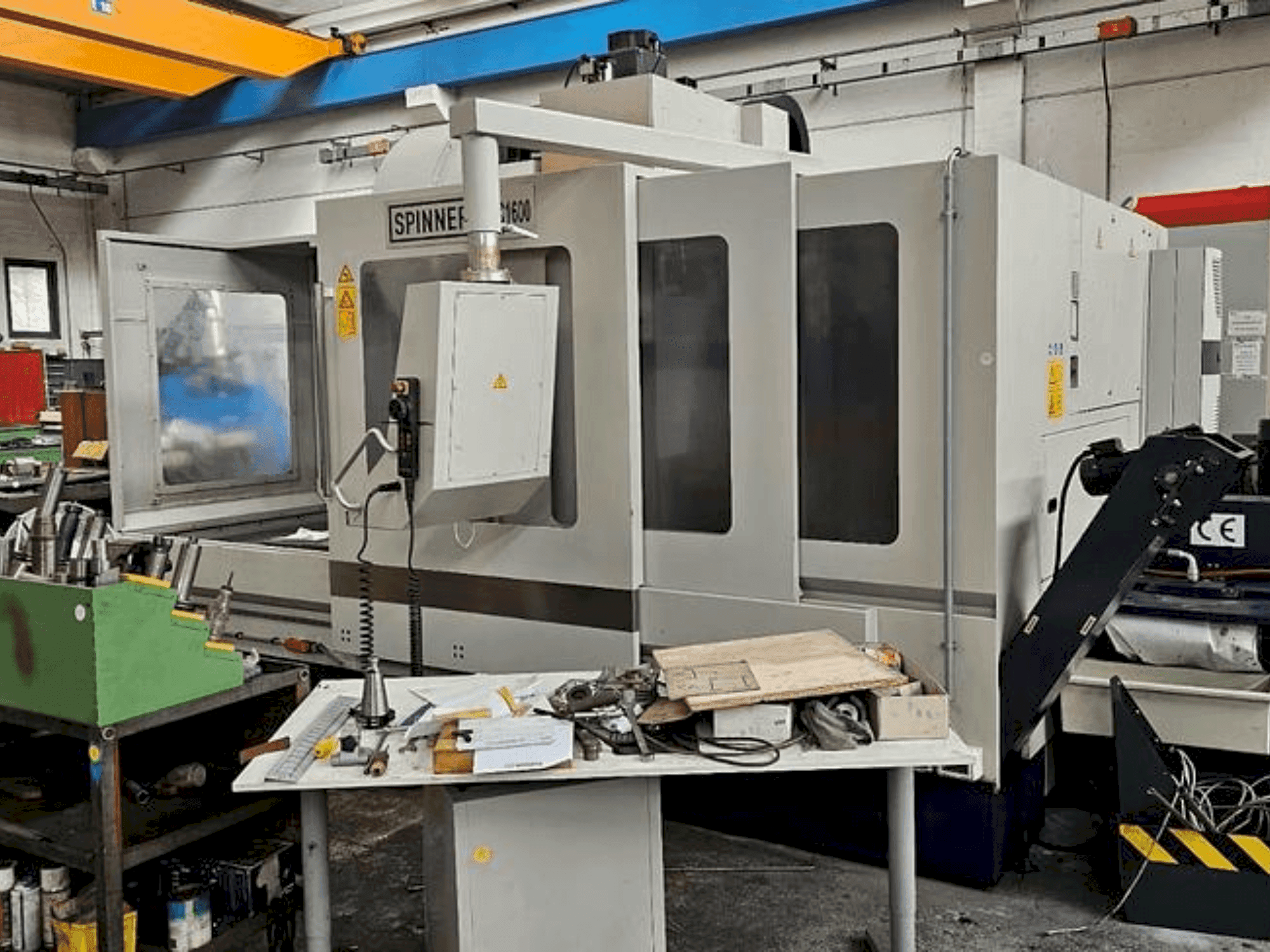 Widok z przodu maszyny SPINNER MVC 1600-N