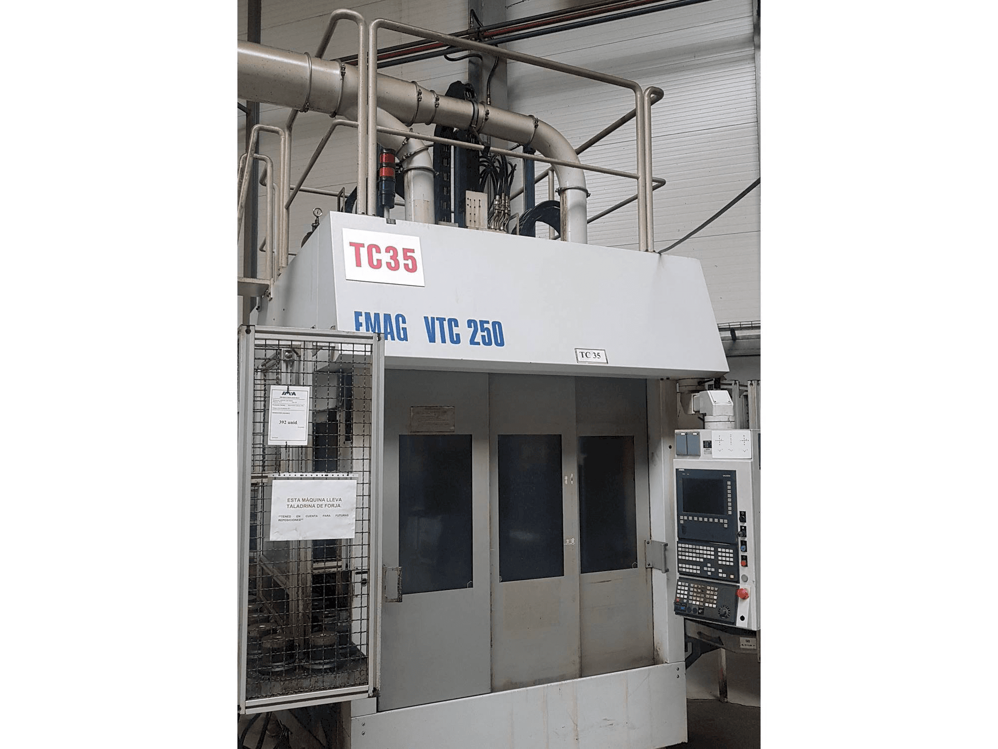 Widok z przodu maszyny EMAG VTC 250