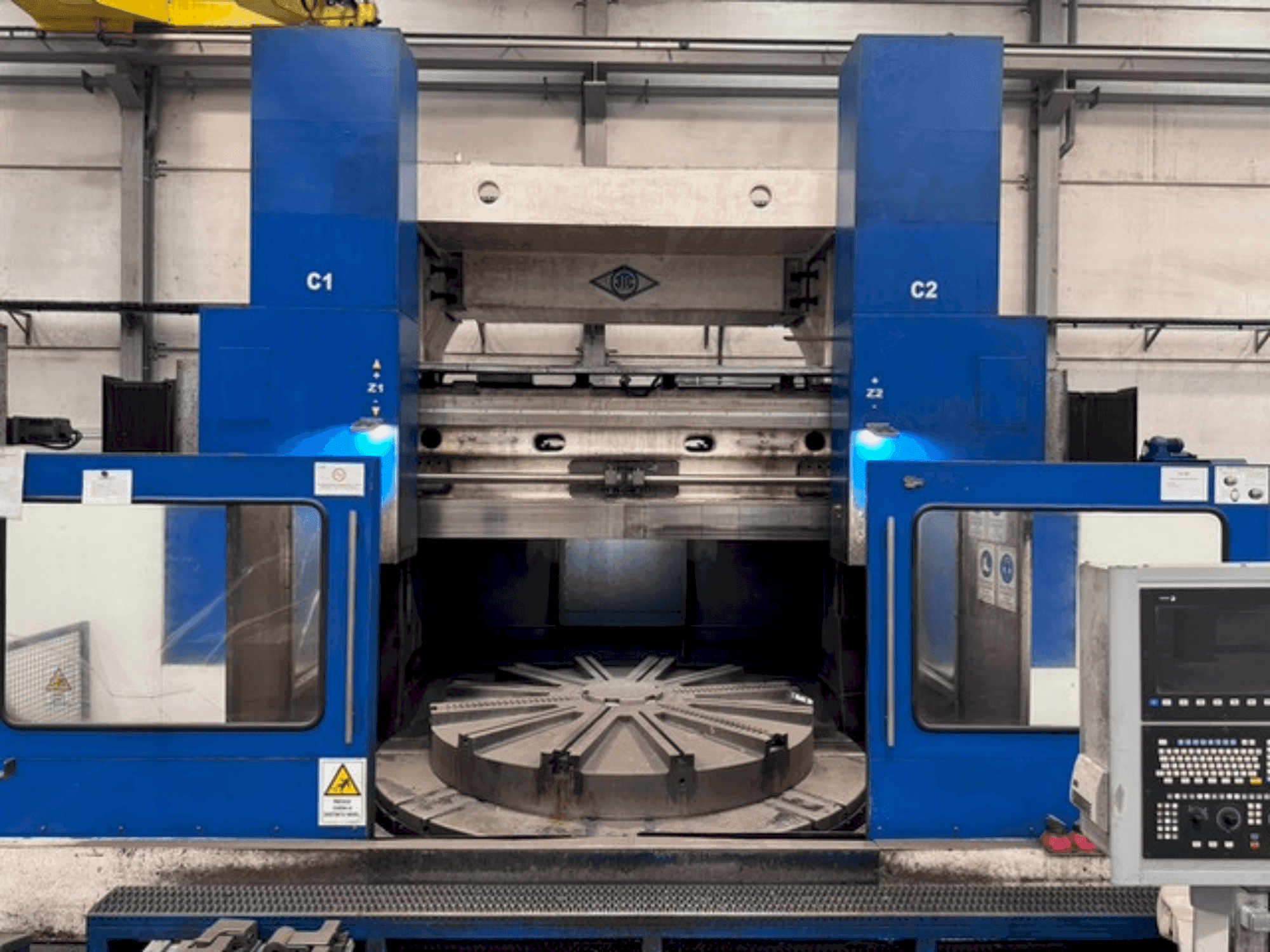 Widok z przodu maszyny KOLOMNA 1532T