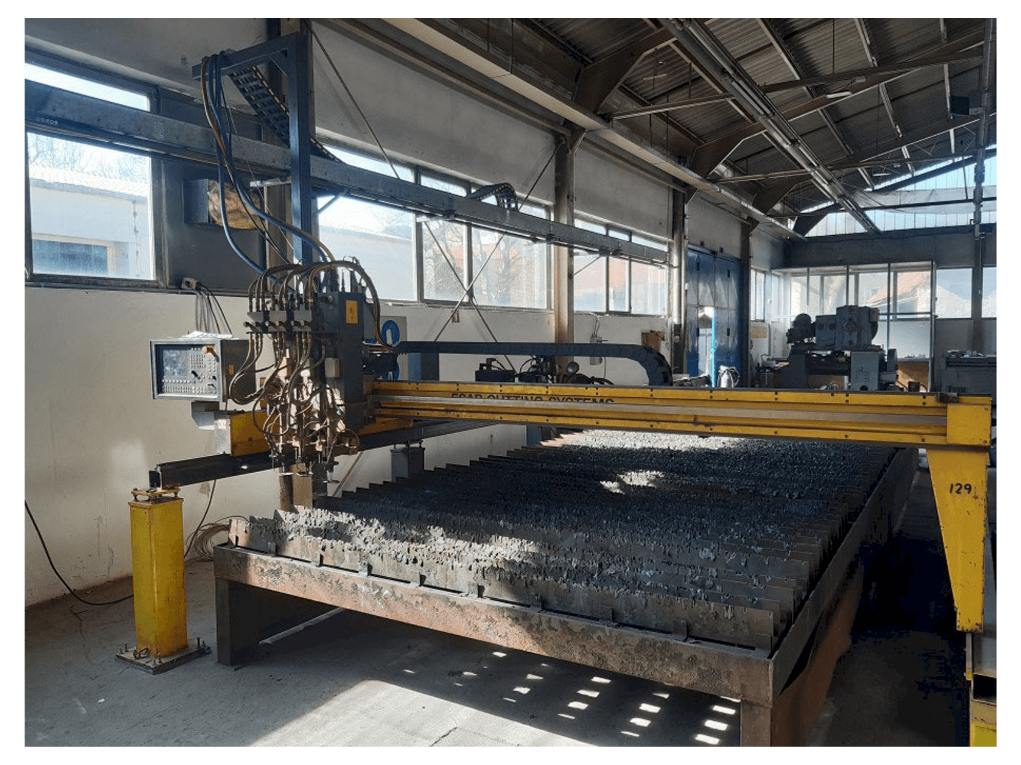 Widok z przodu maszyny ESAB CXC-P3500