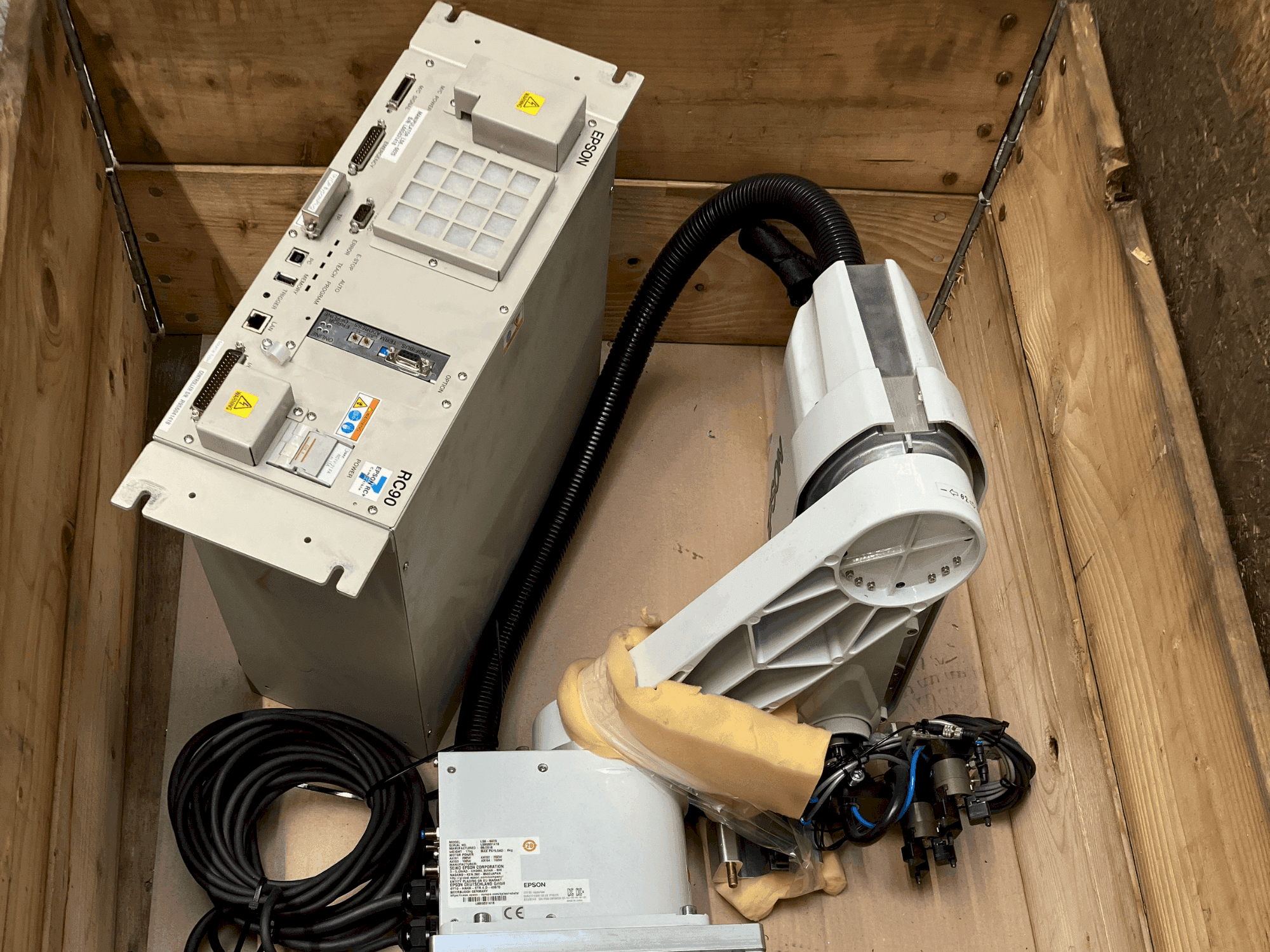 Widok z przodu maszyny EPSON LS3-401S